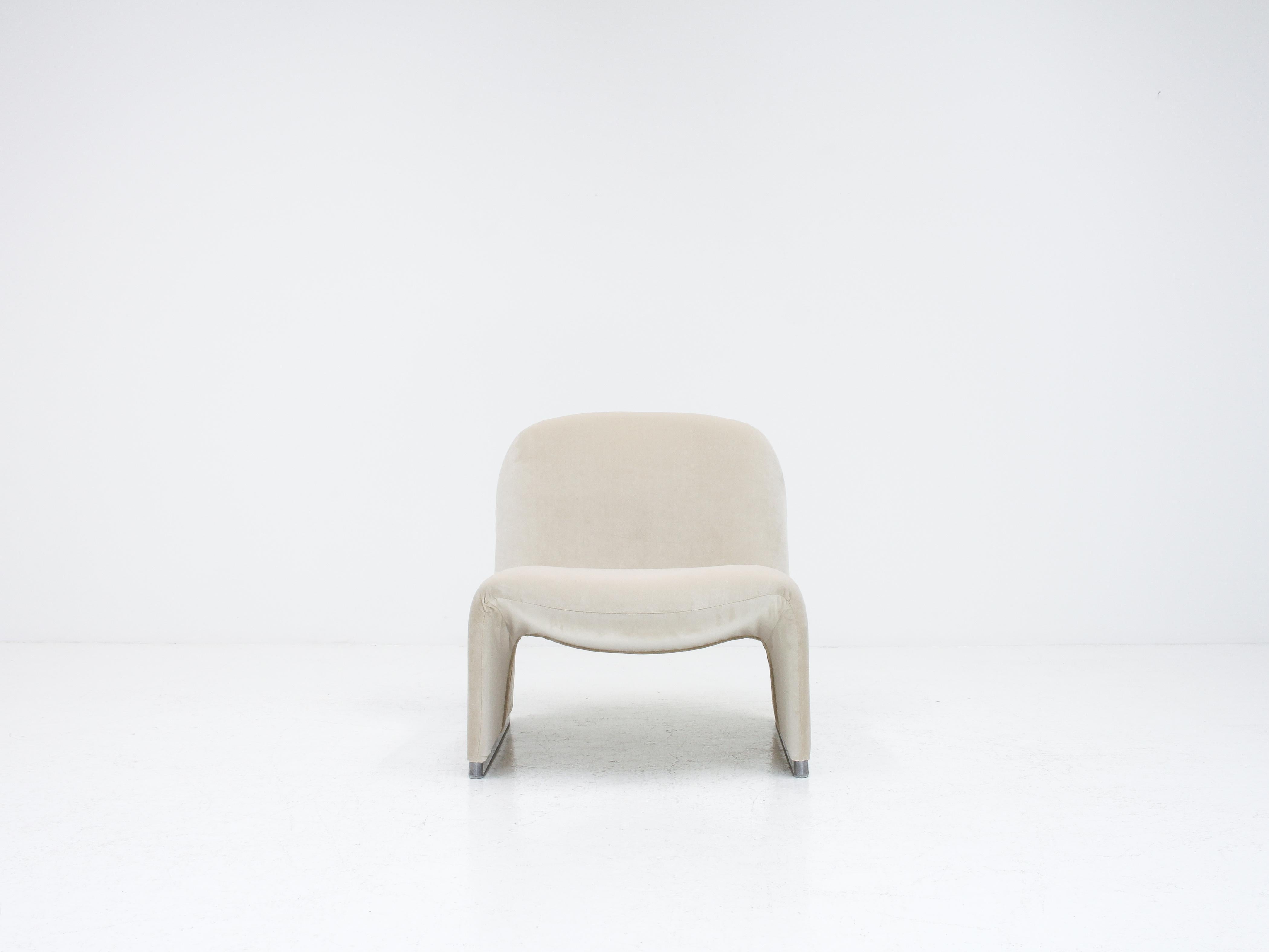 Giancarlo Piretti “Alky” Chairs in New Velvet, Artifort, 1970s - *Customizable* 8