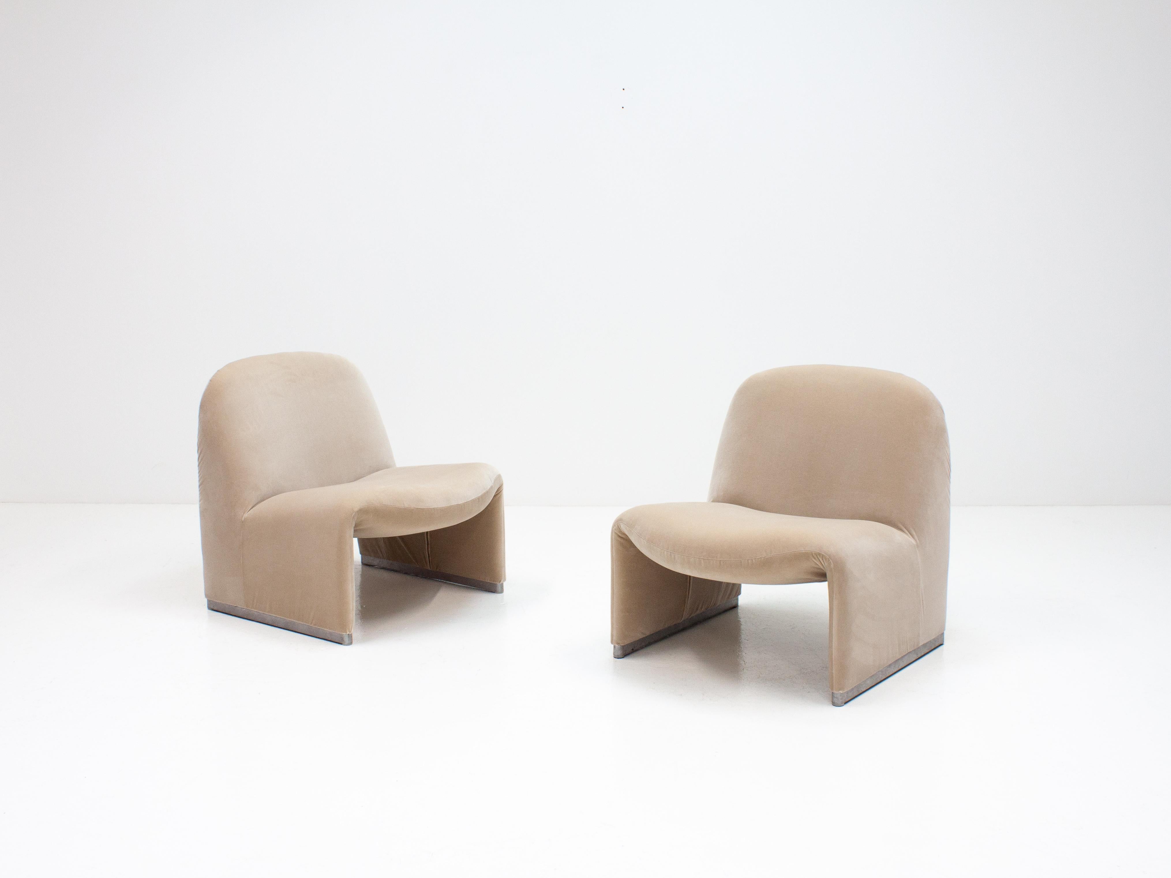 Pair of Giancarlo Piretti “Alky” Chairs in New Velvet, Artifort, 1970s 11