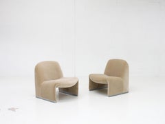 Paire de chaises "Alky" de Giancarlo Piretti en nouveau velours:: Artifort:: 1970