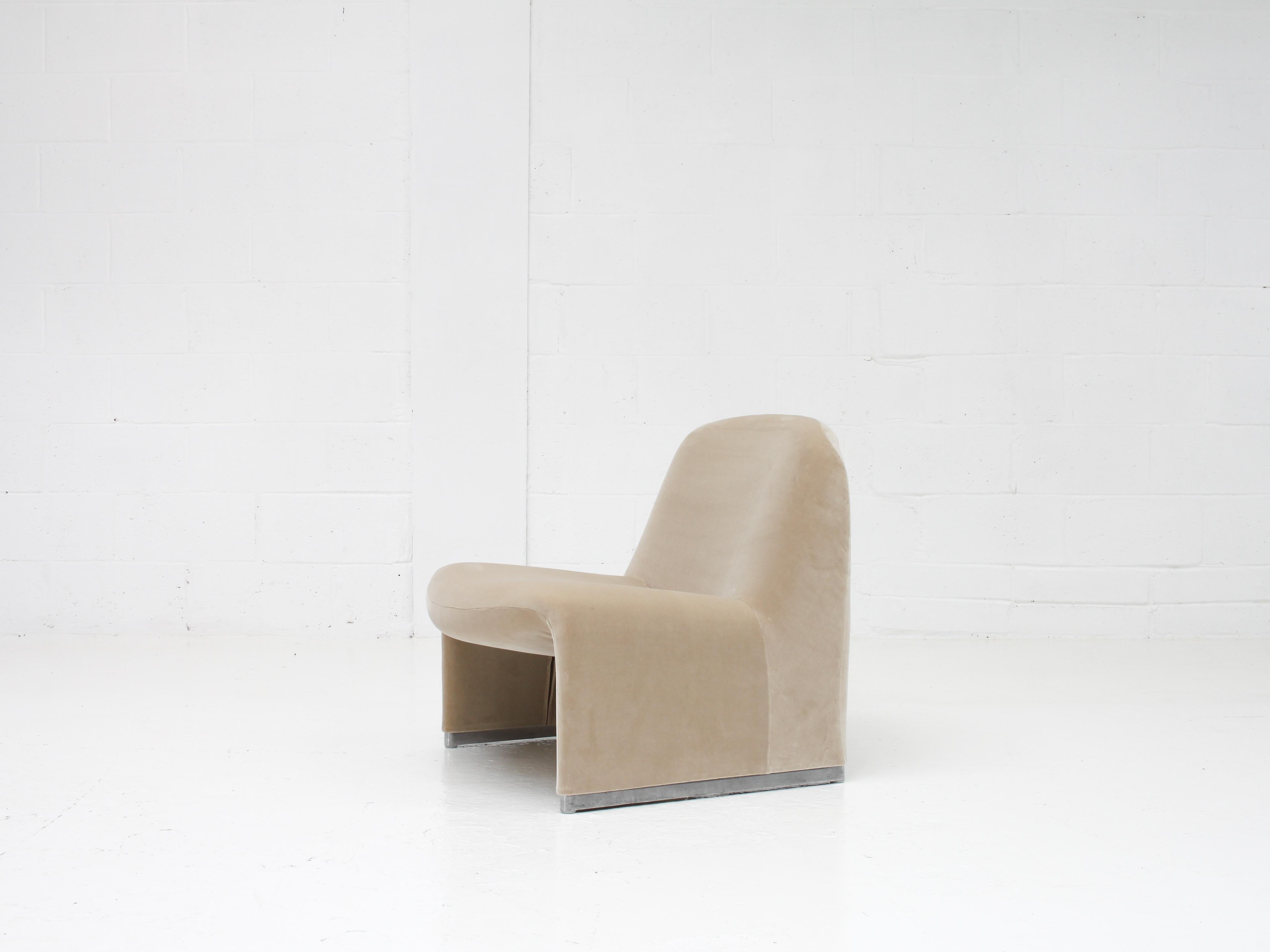 Pair of Giancarlo Piretti “Alky” Chairs in New Velvet, Artifort, 1970s 12