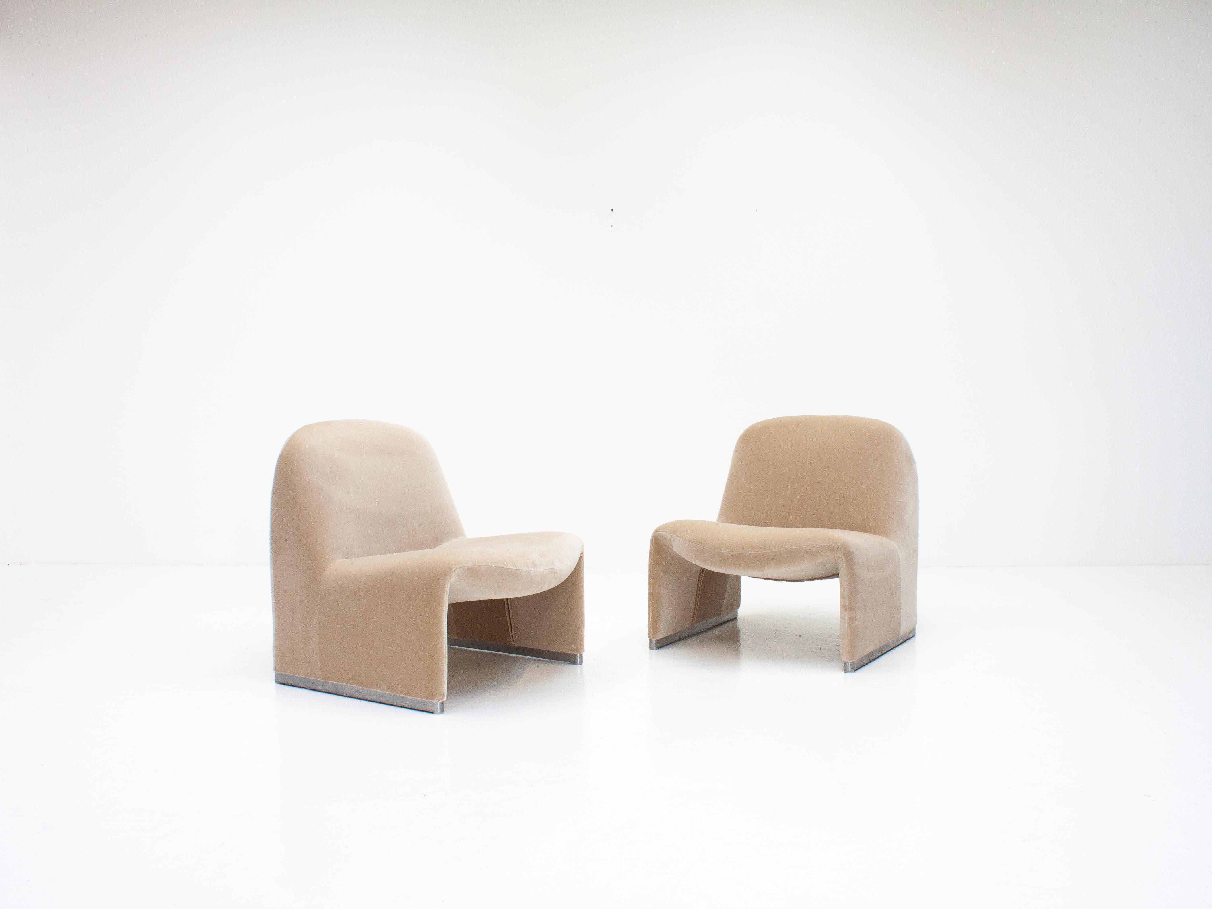 Mid-Century Modern Pair of Giancarlo Piretti “Alky” Chairs in New Velvet, Artifort, 1970s