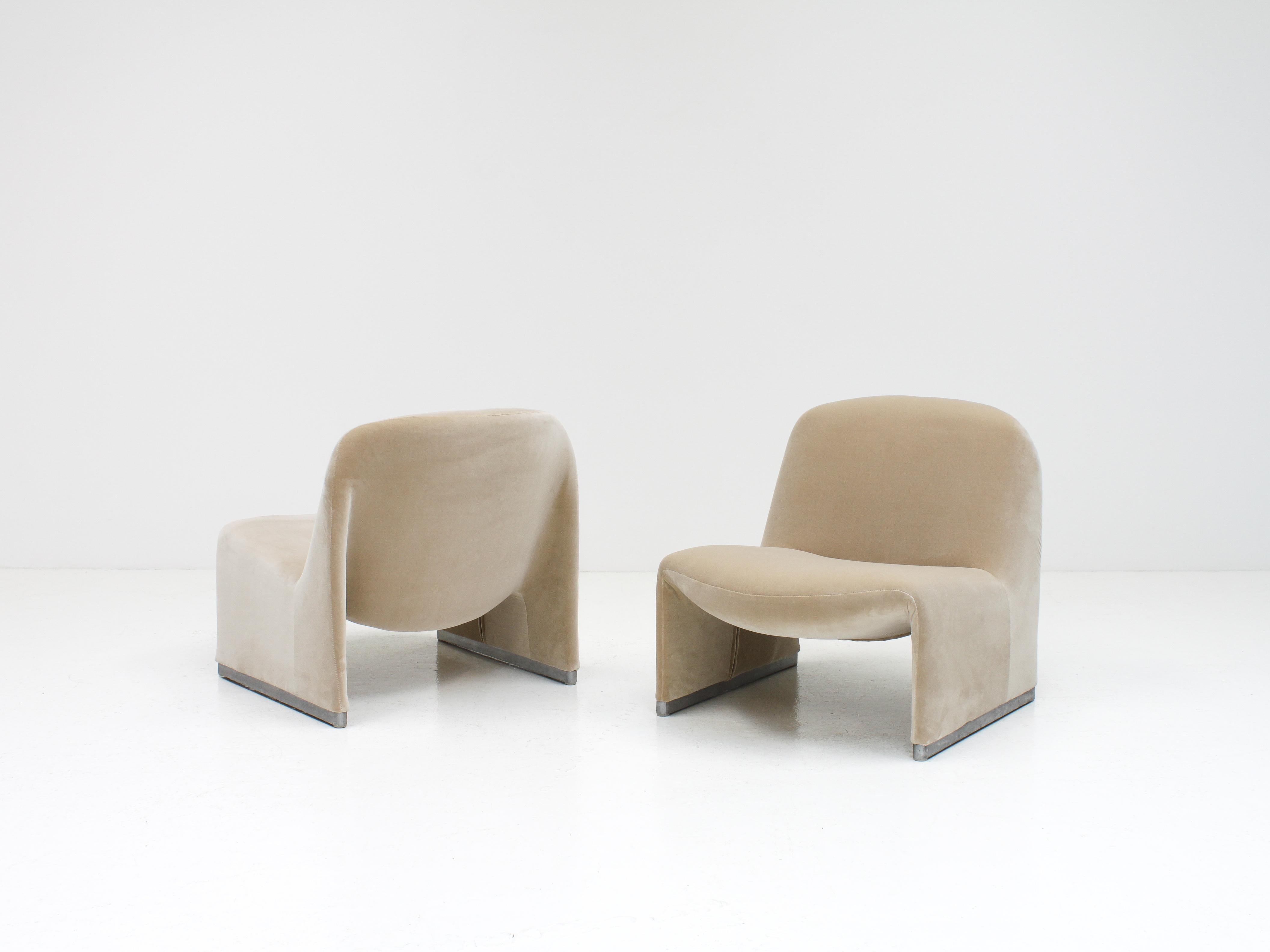 Giancarlo Piretti: „Alky“-Stühle aus neuem Samt, Bezug, 1970er Jahre – „ustomizable“ (Moderne der Mitte des Jahrhunderts) im Angebot
