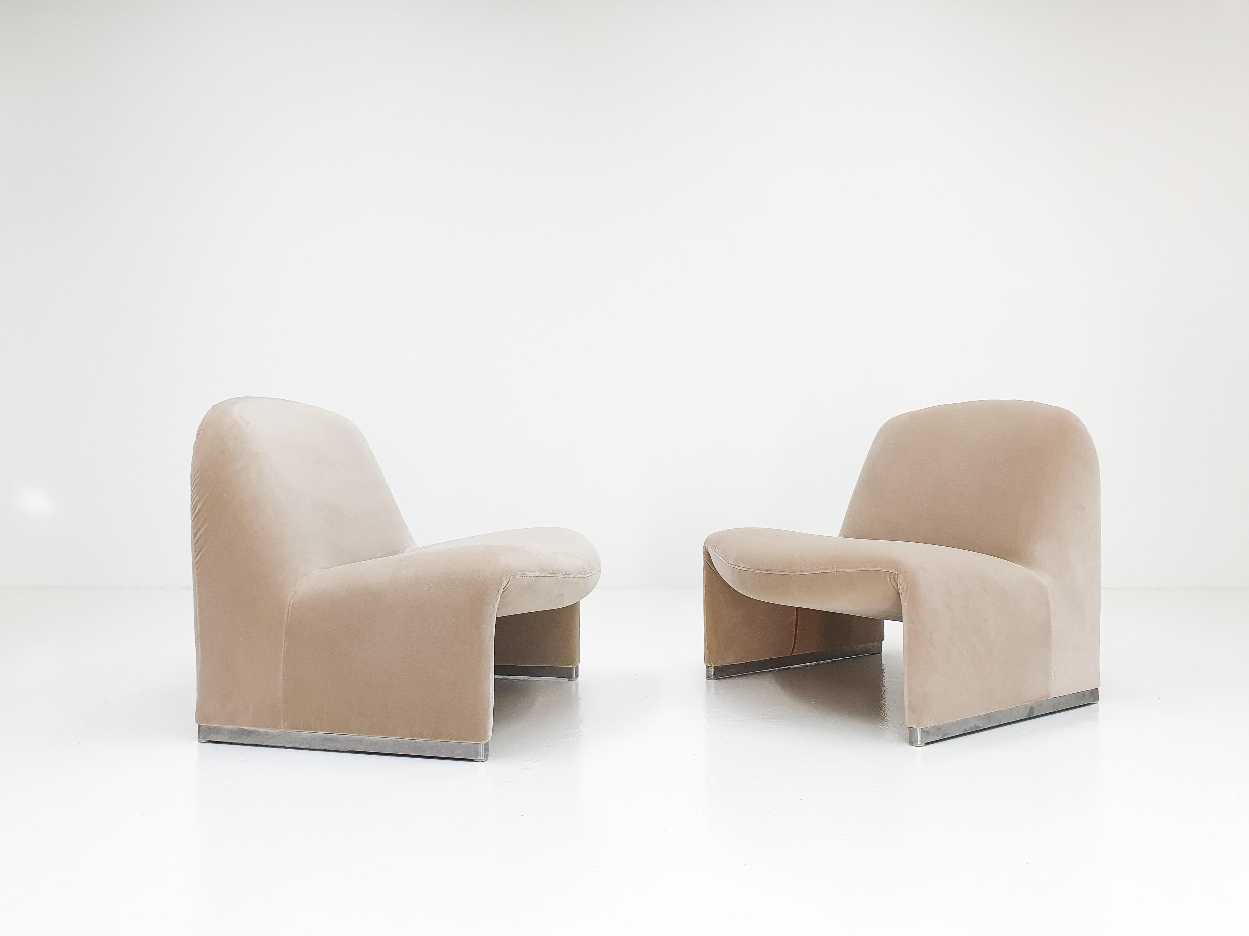 Dutch Pair of Giancarlo Piretti “Alky” Chairs in New Velvet, Artifort, 1970s