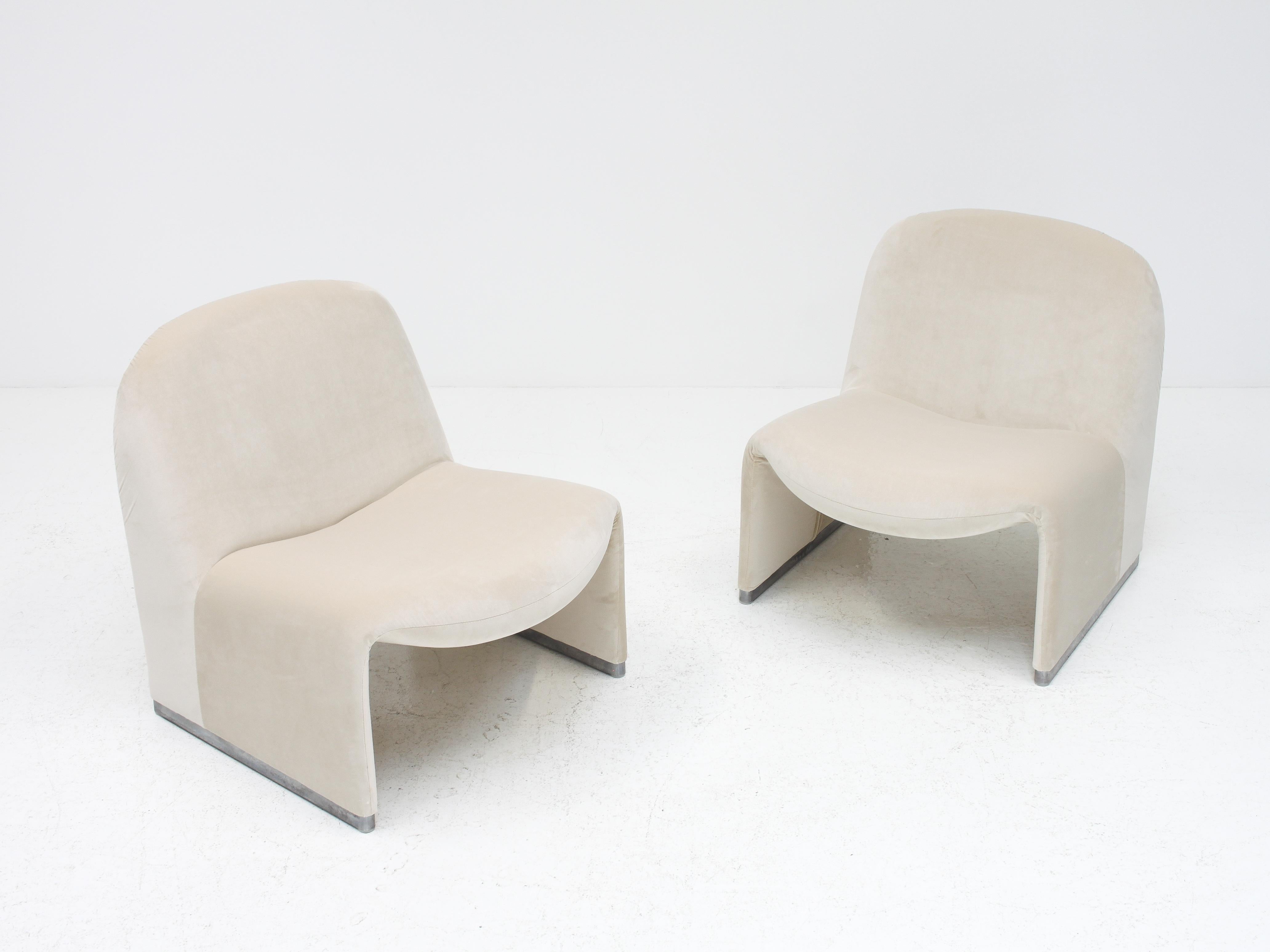 Giancarlo Piretti “Alky” Chairs in New Velvet, Artifort, 1970s - *Customizable* In Good Condition In London Road, Baldock, Hertfordshire