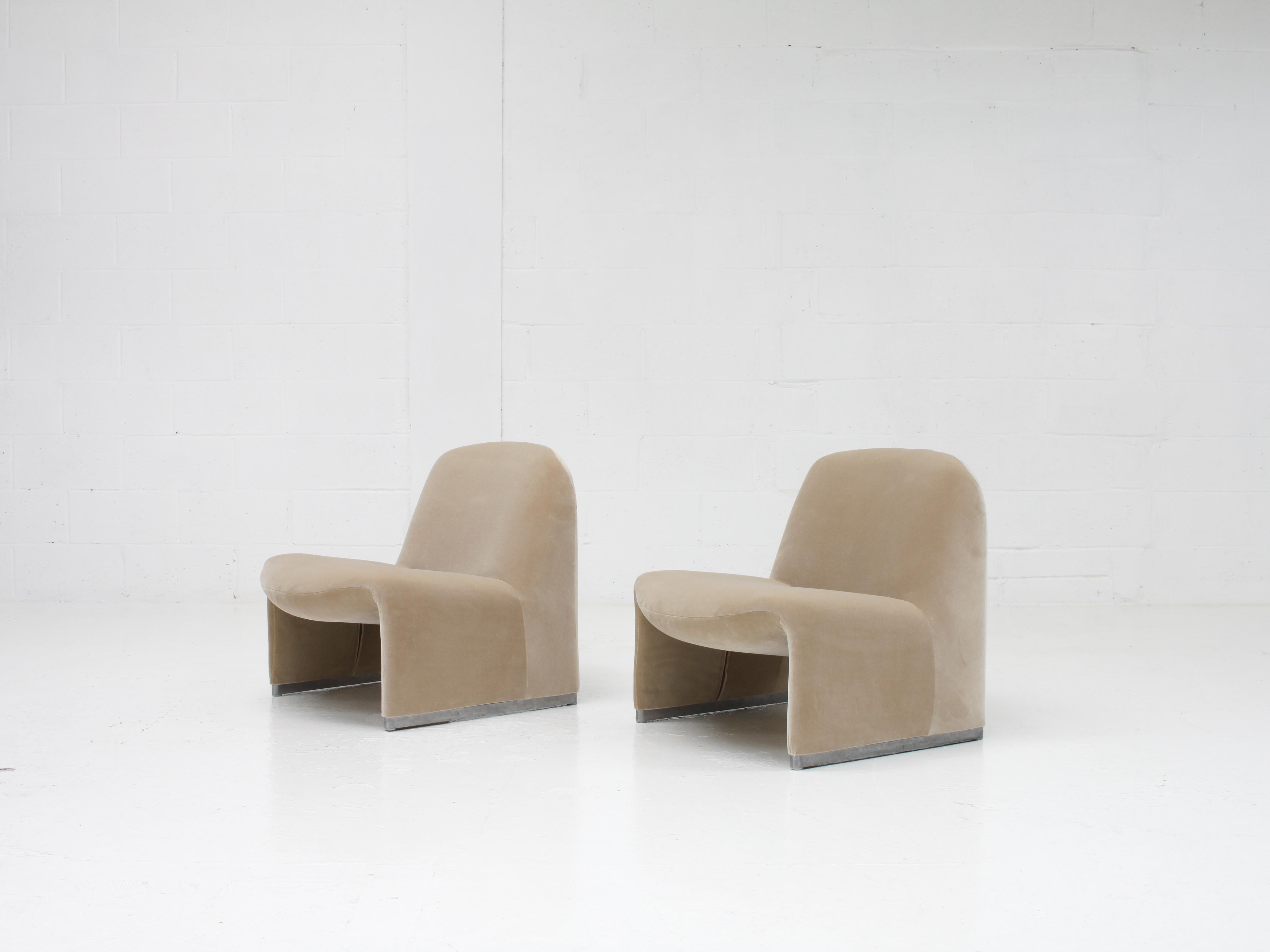 20th Century Pair of Giancarlo Piretti “Alky” Chairs in New Velvet, Artifort, 1970s