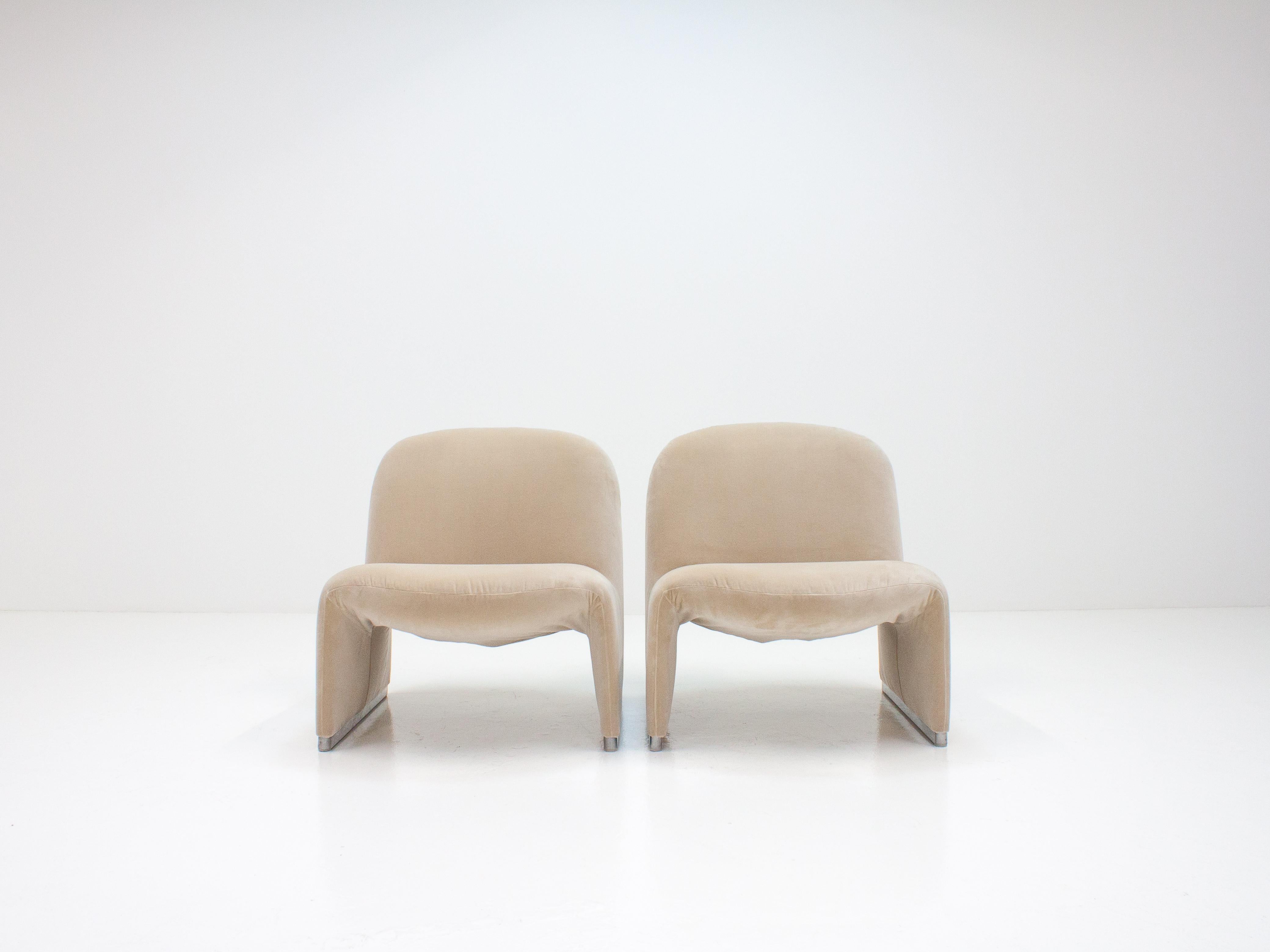 Pair of Giancarlo Piretti “Alky” Chairs in New Velvet, Artifort, 1970s 1