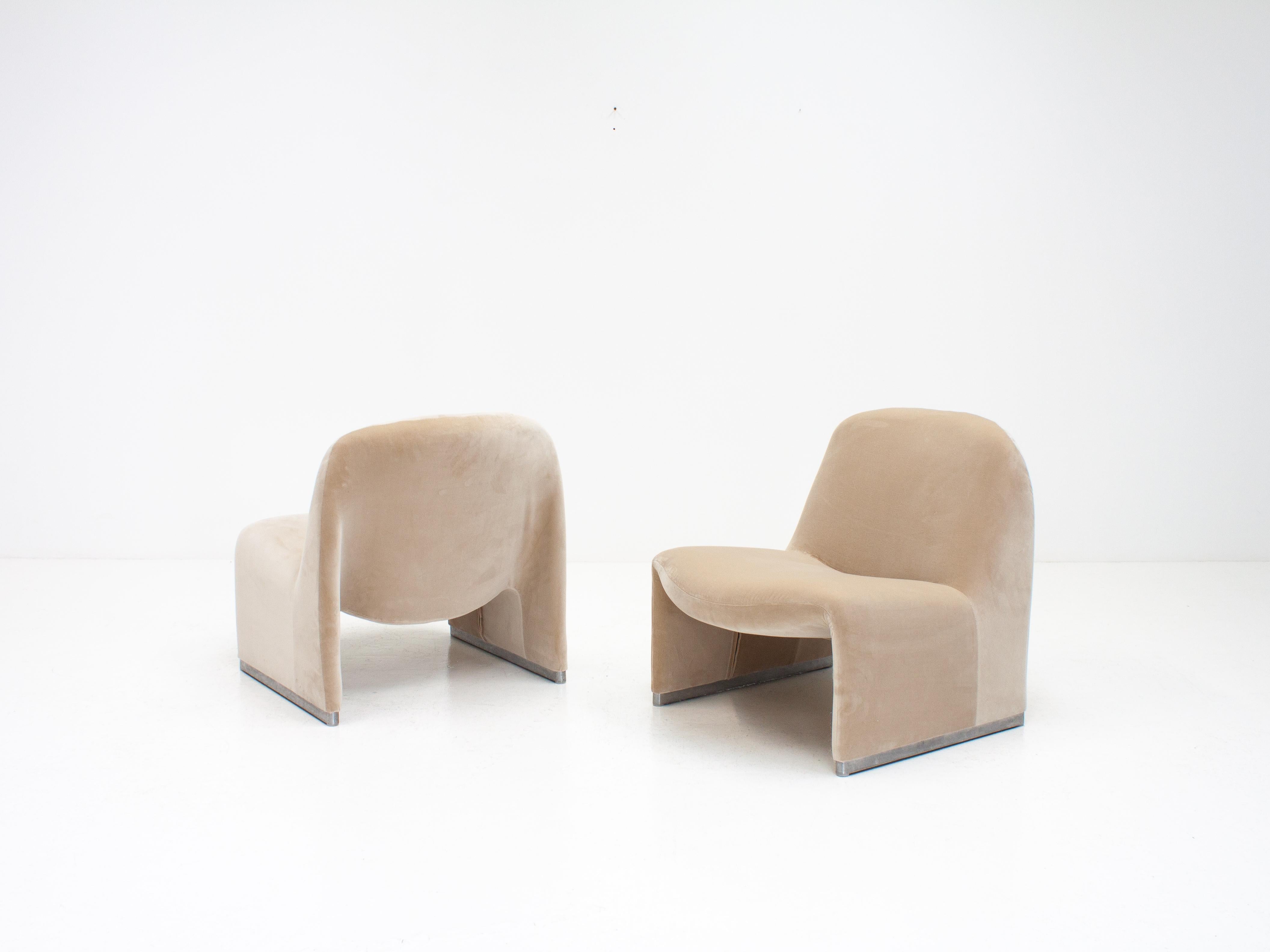 Pair of Giancarlo Piretti “Alky” Chairs in New Velvet, Artifort, 1970s 1