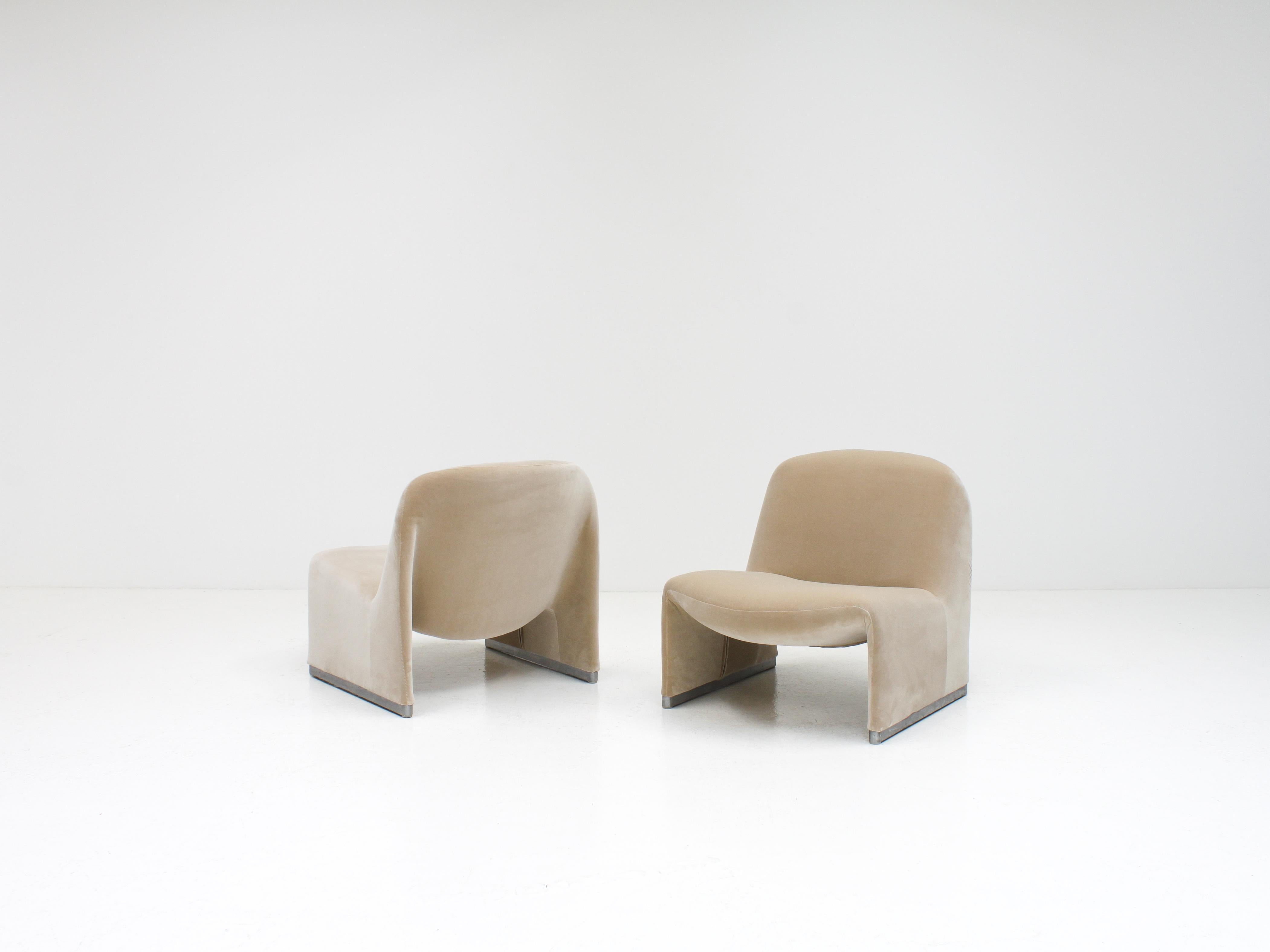 20th Century Giancarlo Piretti “Alky” Chairs in New Velvet, Artifort, 1970s - *Customizable* For Sale