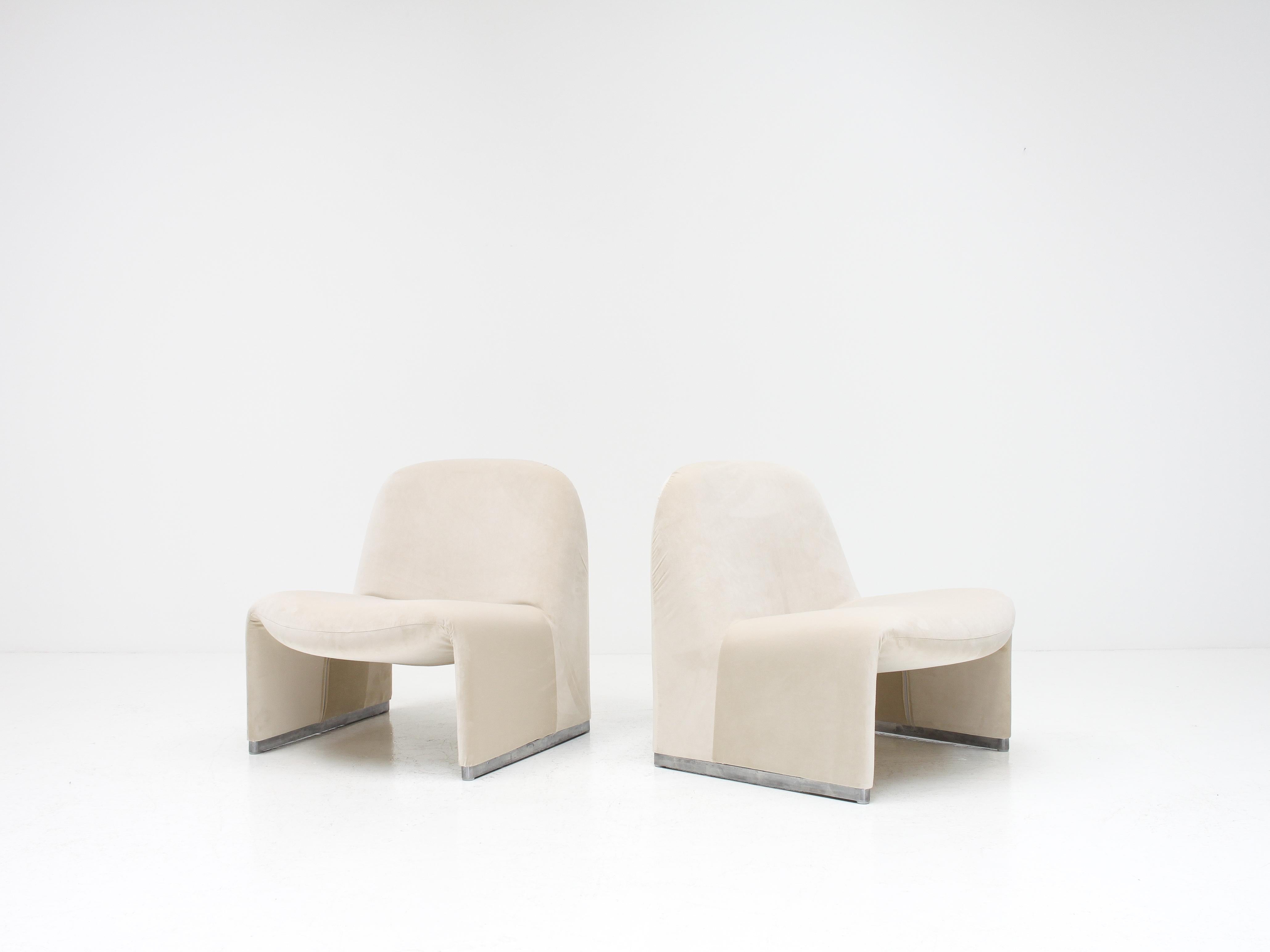 Giancarlo Piretti “Alky” Chairs in New Velvet, Artifort, 1970s - *Customizable* 1
