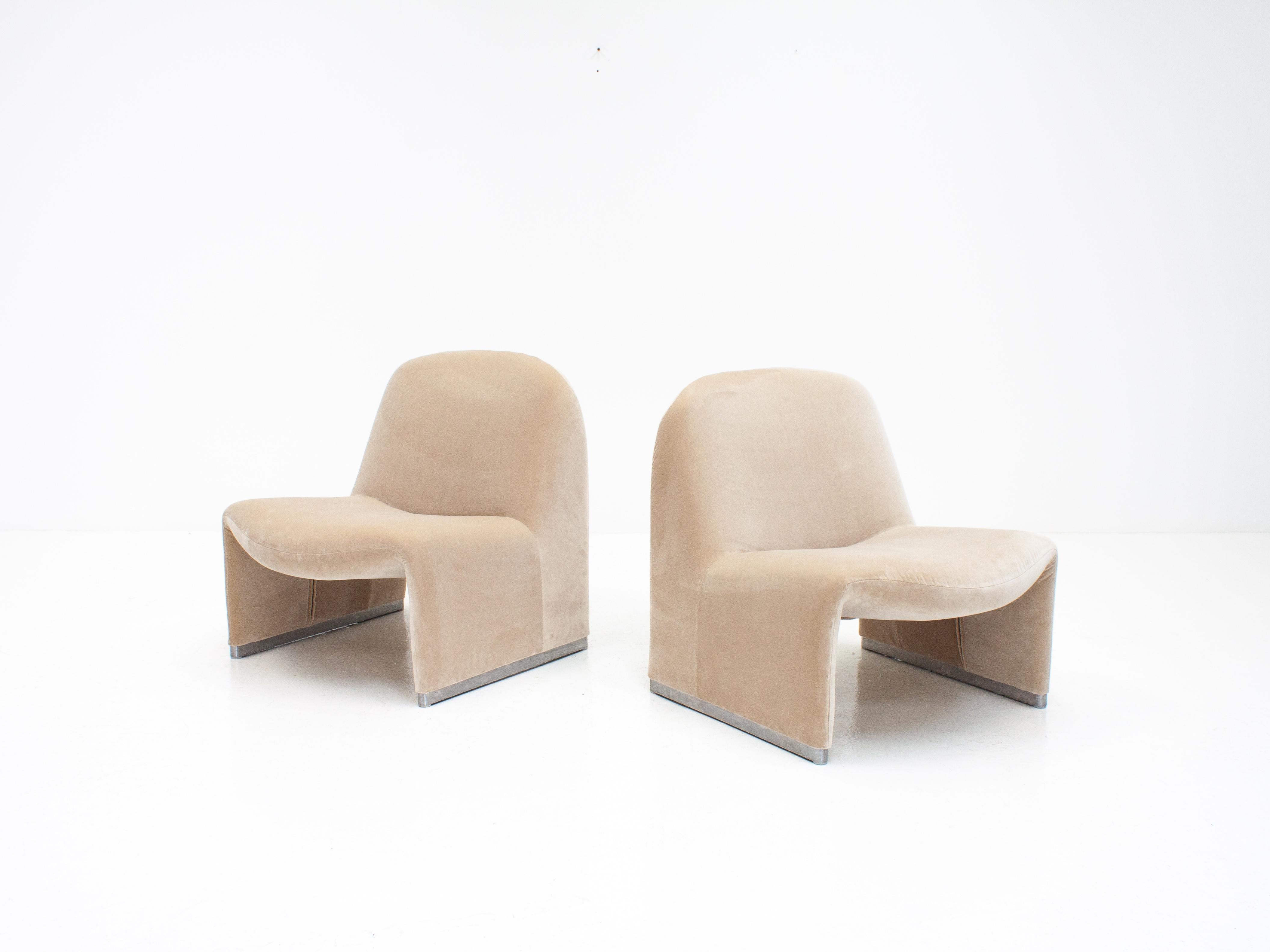 Pair of Giancarlo Piretti “Alky” Chairs in New Velvet, Artifort, 1970s 2