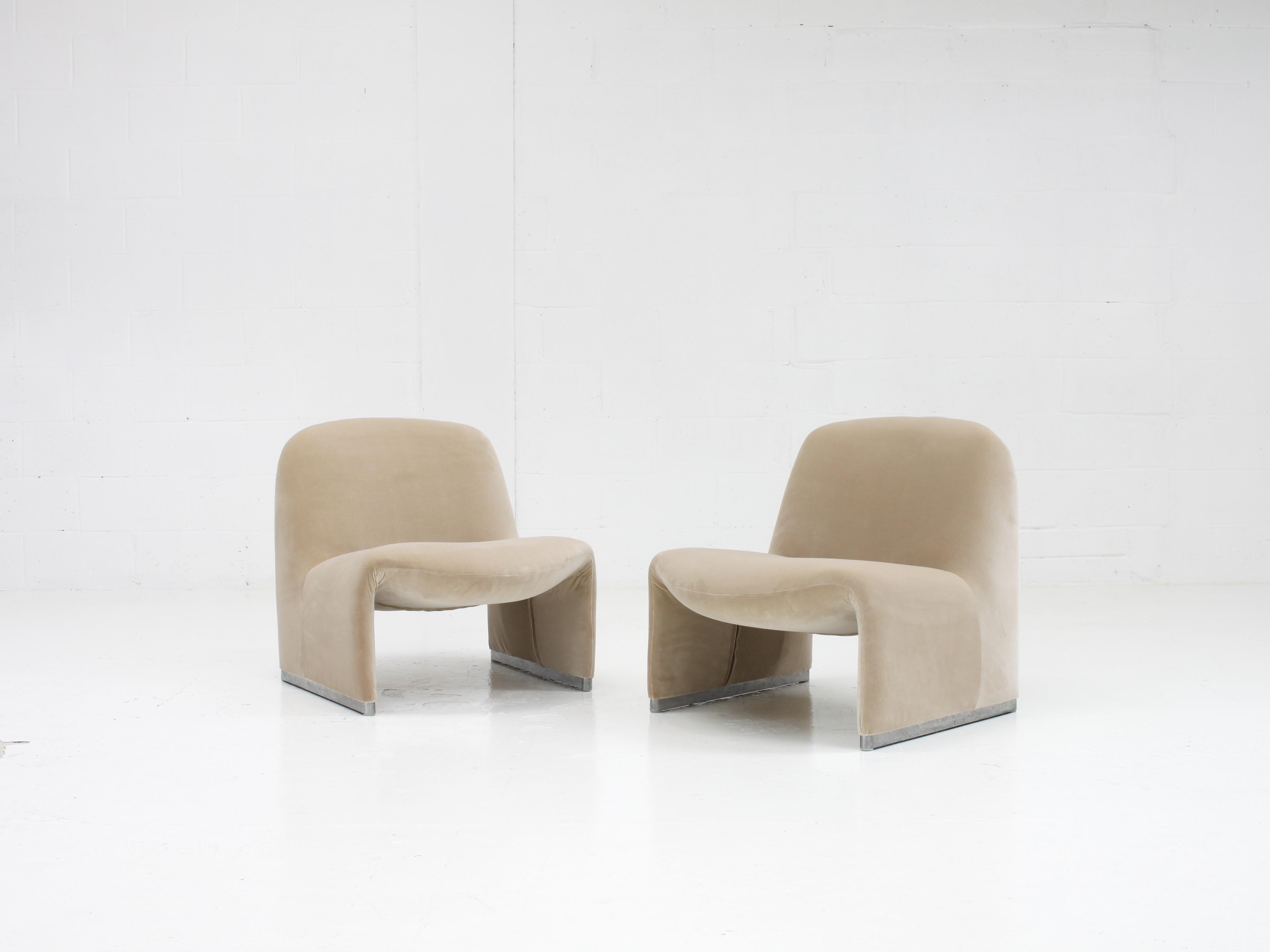 Pair of Giancarlo Piretti “Alky” Chairs in New Velvet, Artifort, 1970s 2