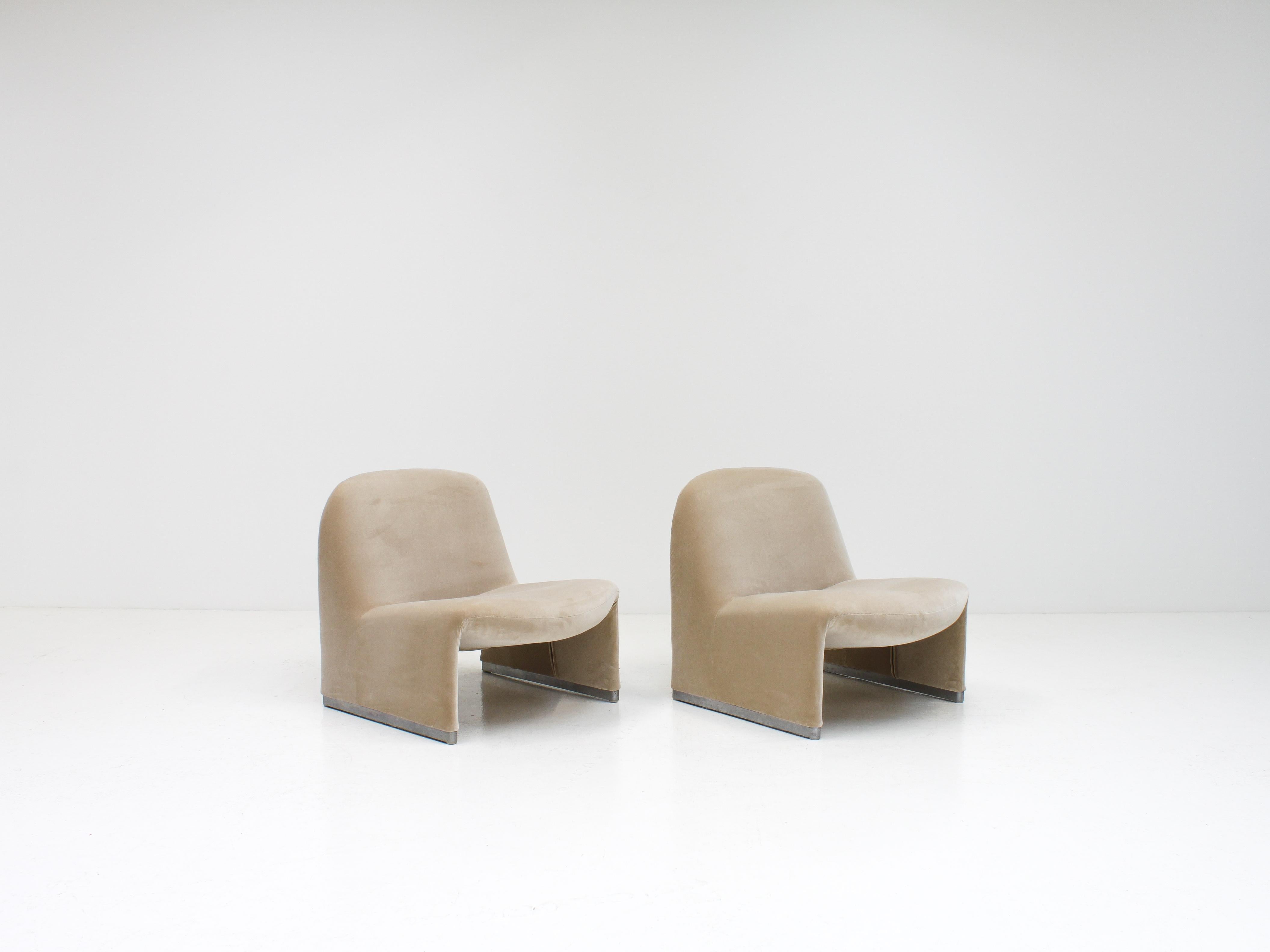 Steel Giancarlo Piretti “Alky” Chairs in New Velvet, Artifort, 1970s - *Customizable* For Sale