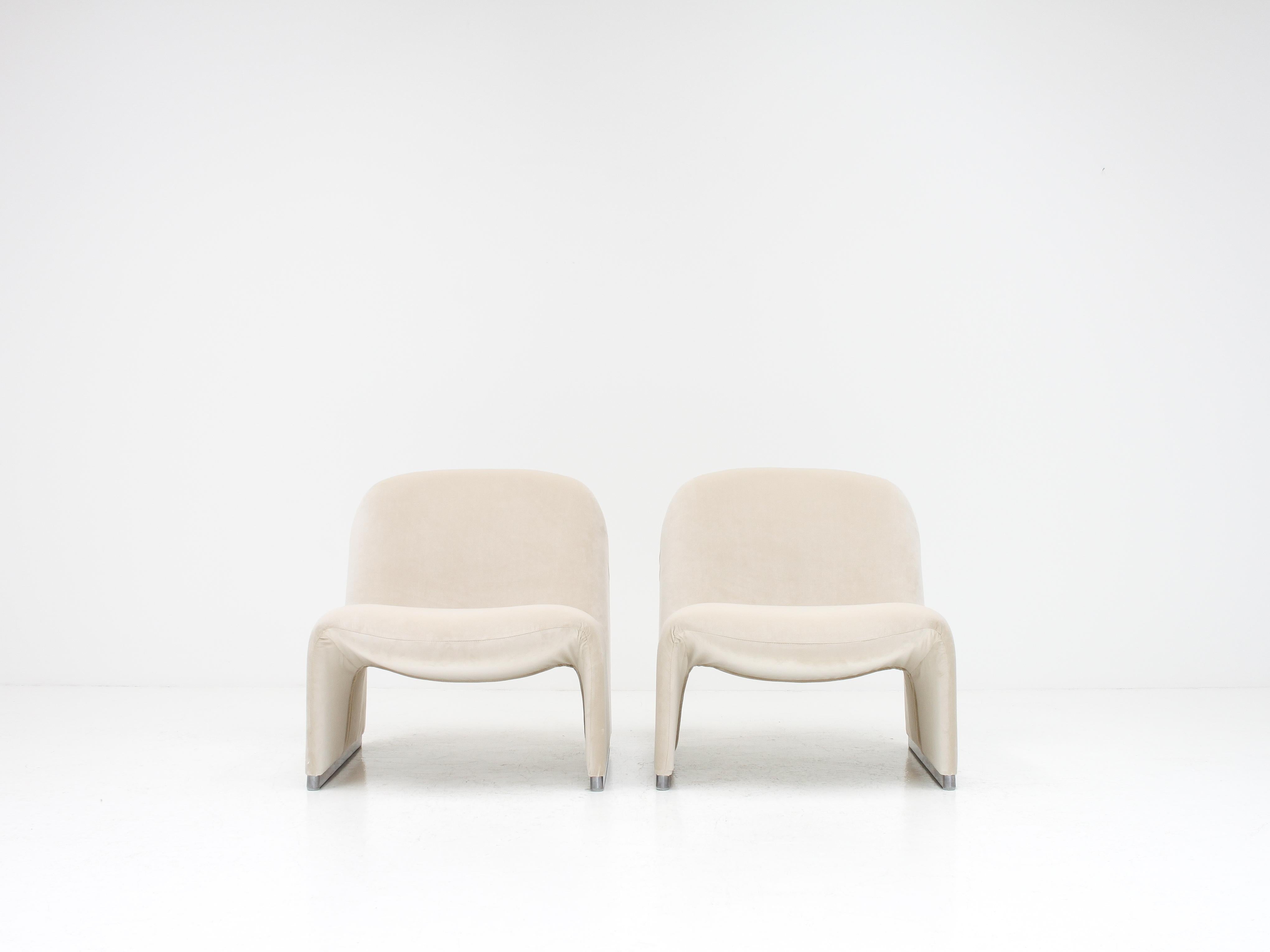 Giancarlo Piretti “Alky” Chairs in New Velvet, Artifort, 1970s - *Customizable* 2
