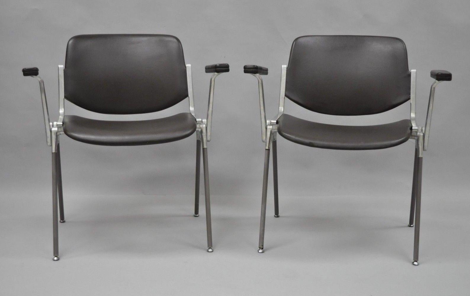Pair of vintage Giancarlo Piretti for Castelli armchairs, Italian. Item features aluminium and steel frames, brown molded vinyl upholstery, sleek Modernist lines, original tag, made in Italy, circa 1960s, Italy. Measurements: 30