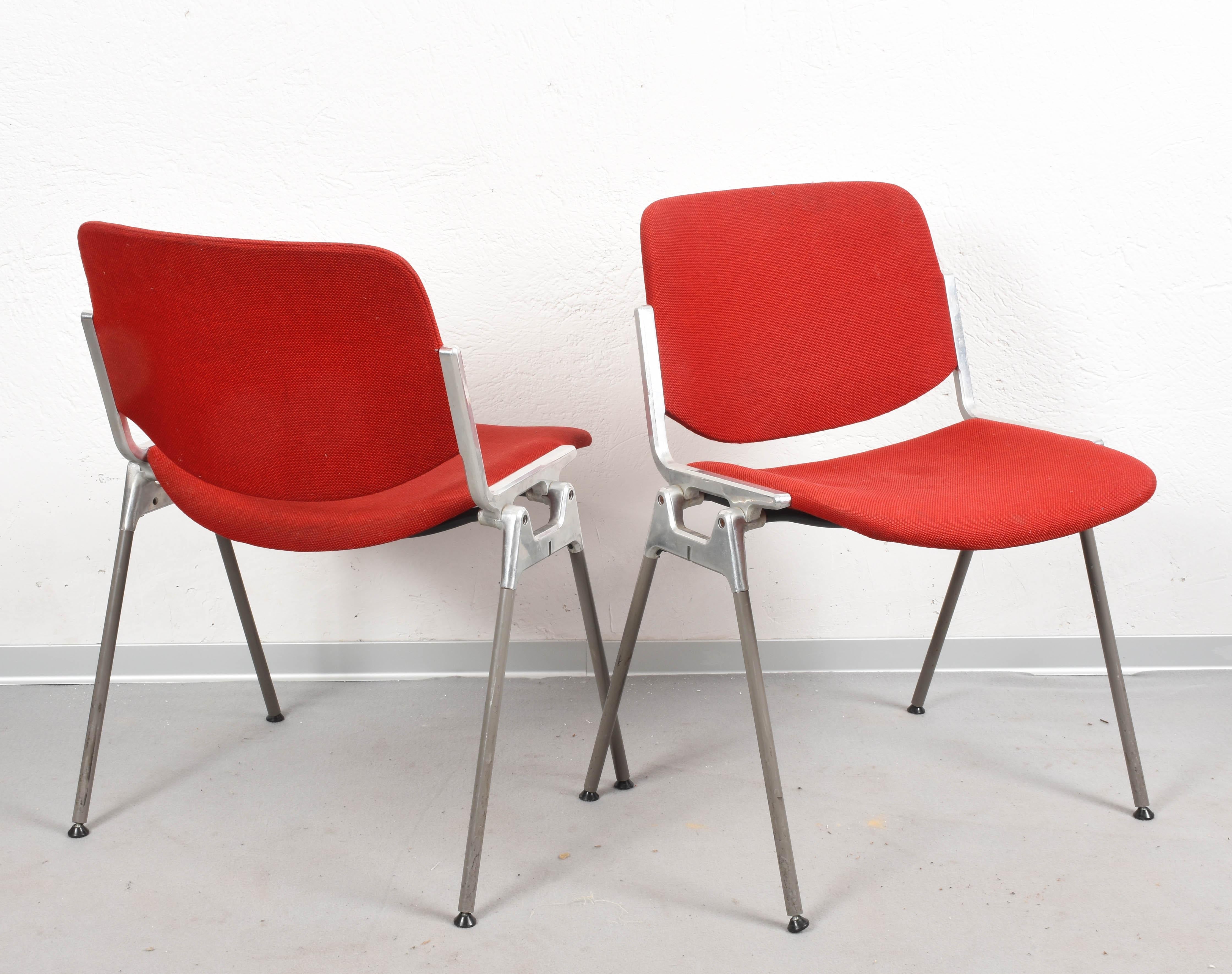 Amazing pair of red fabric and aluminium Italian chairs. These DSC 106 chairs were designed by Giancarlo Piretti for Castelli in Italy during 1960s.

Beautiful and rare pair of stackable chairs have the seat and the fabric in red fabric with the