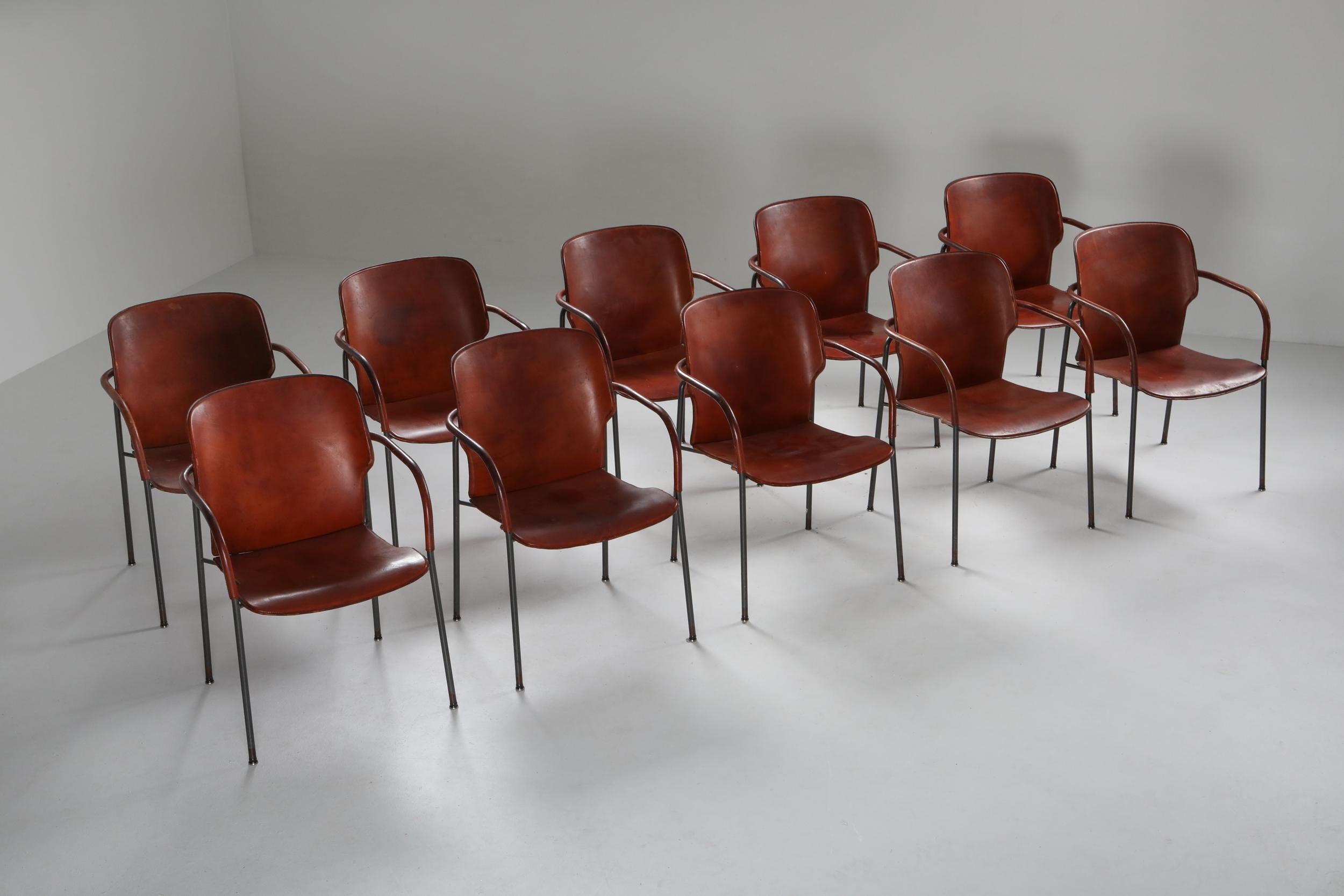 Post-Modern Pair of Gianfranco Frattini Armchairs Model ‘Lalanda’ in Dark Cognac Leather For Sale