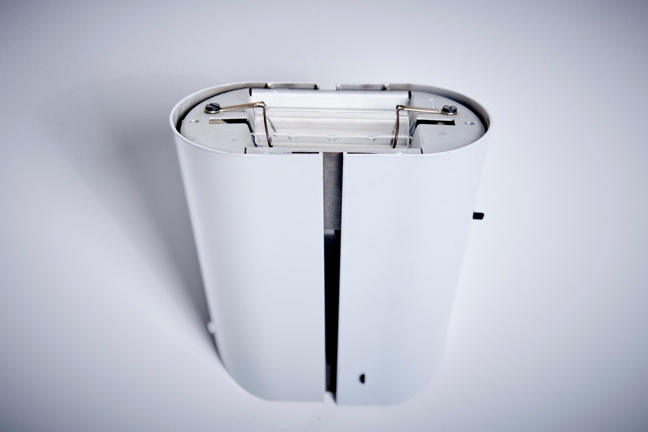 Pareja de apliques Gianfranco Frattini para Artemide, Italia, años 60 en venta 1