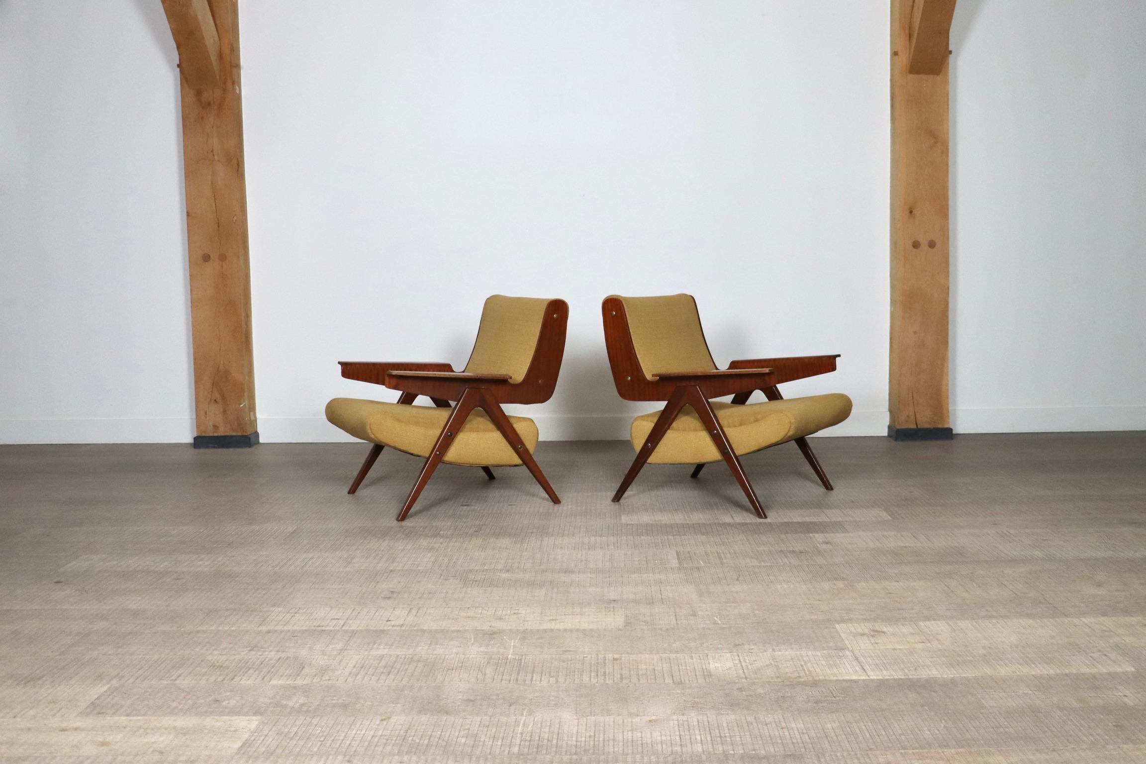 Upholstery Pair Of Gianfranco Frattini Model 831 Lounge Chairs For Cassina, 1950s For Sale