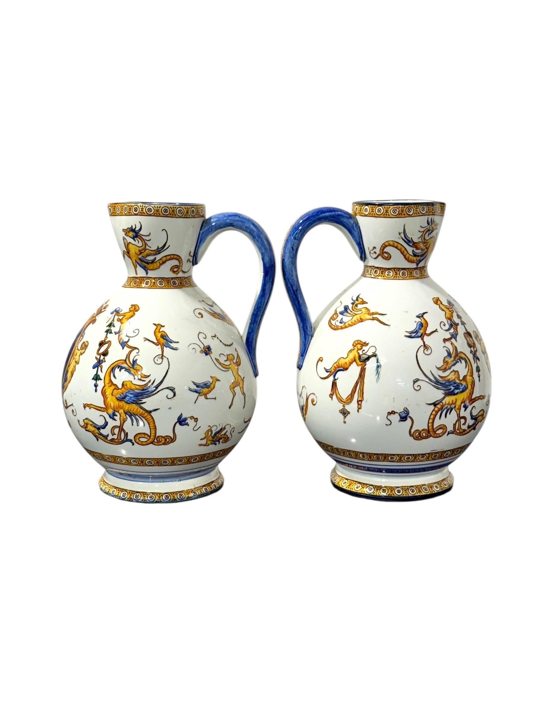 Coppia di brocche in maiolica rinascimentale di Gien, XIX secolo in vendita 4