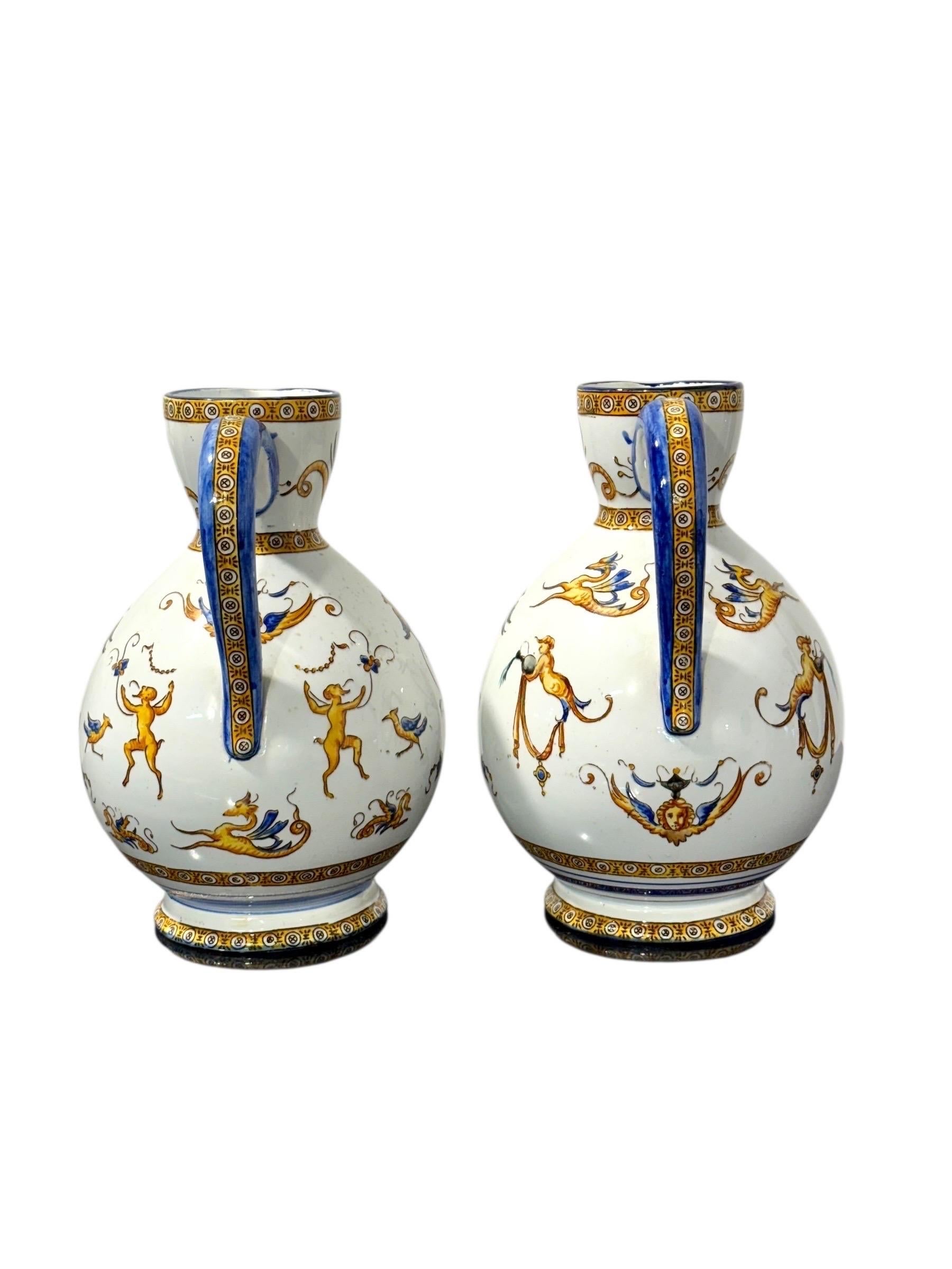 Coppia di brocche in maiolica rinascimentale di Gien, XIX secolo in vendita 5