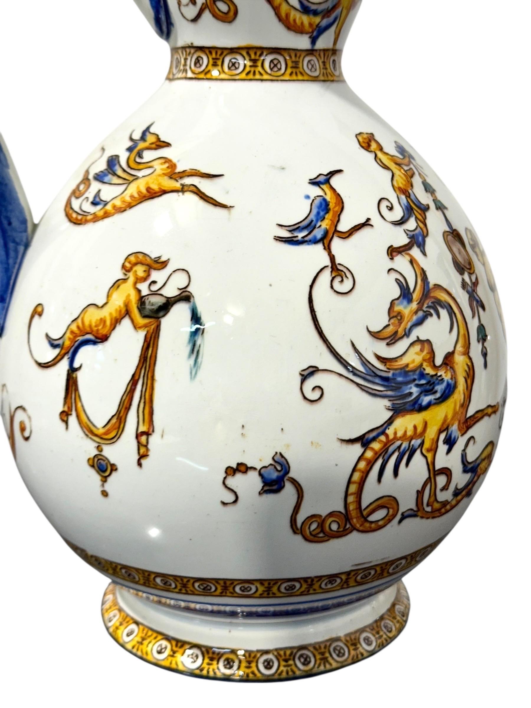 Ceramica Coppia di brocche in maiolica rinascimentale di Gien, XIX secolo in vendita