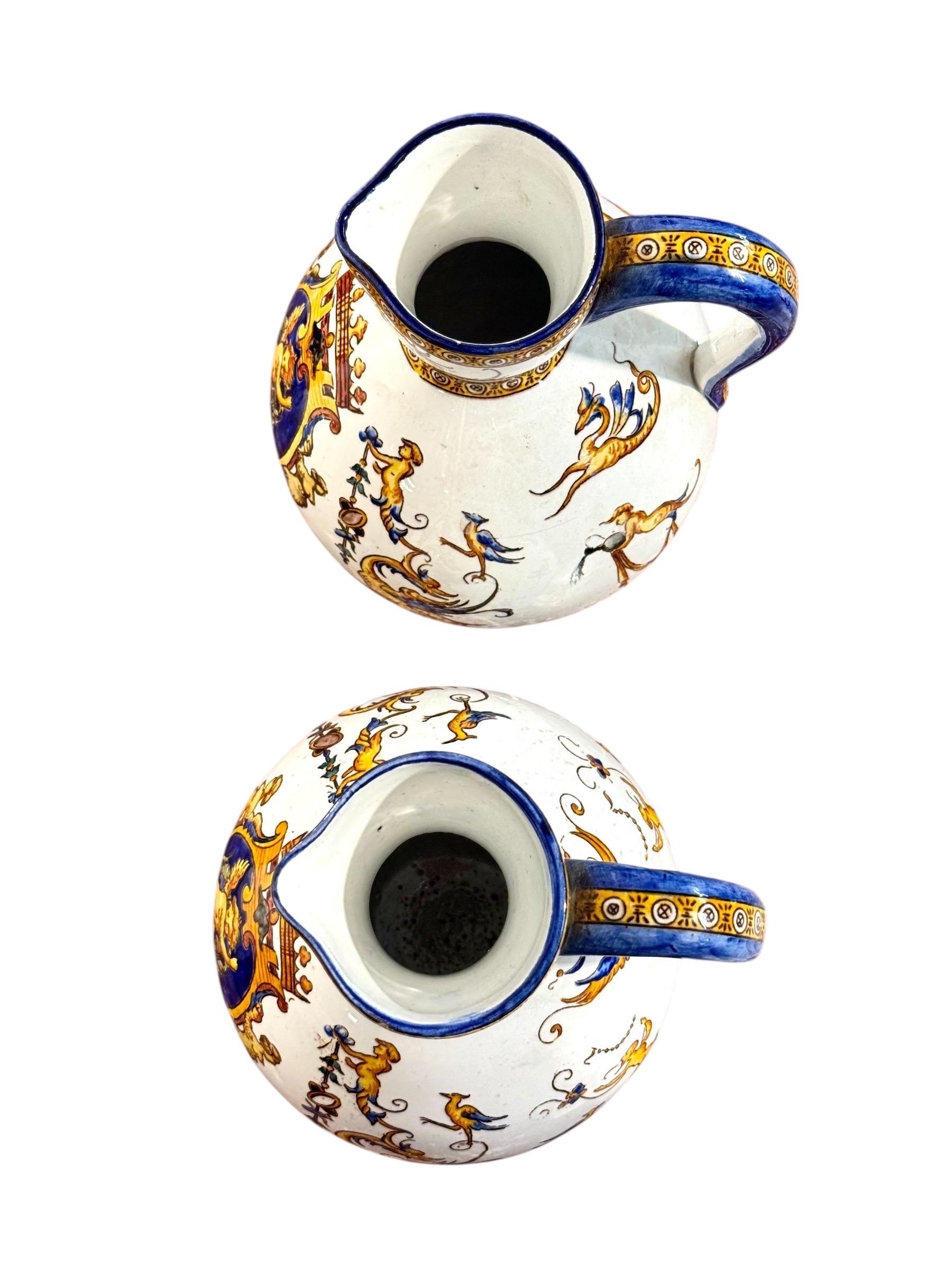 Coppia di brocche in maiolica rinascimentale di Gien, XIX secolo in vendita 1