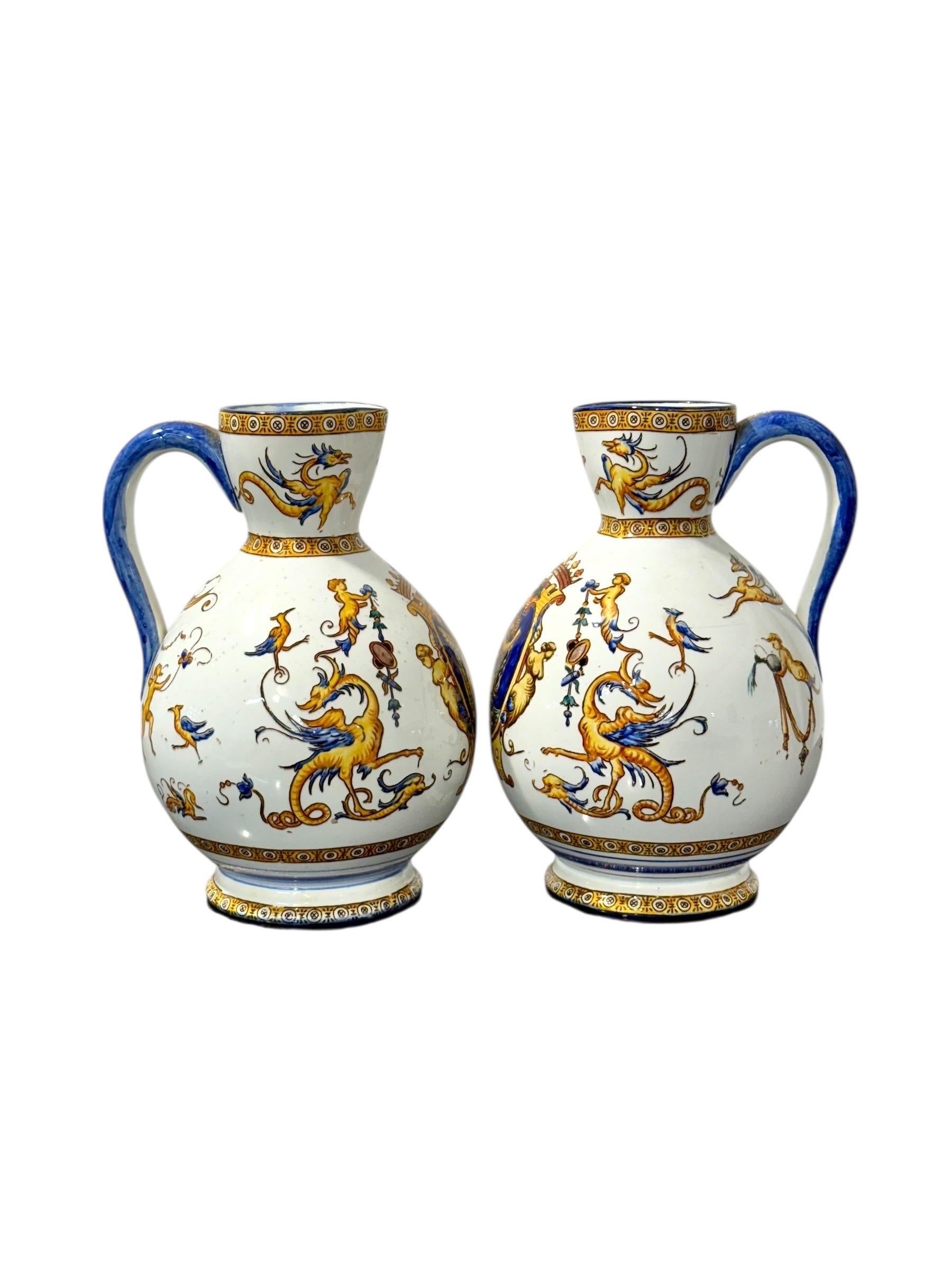Coppia di brocche in maiolica rinascimentale di Gien, XIX secolo in vendita 3