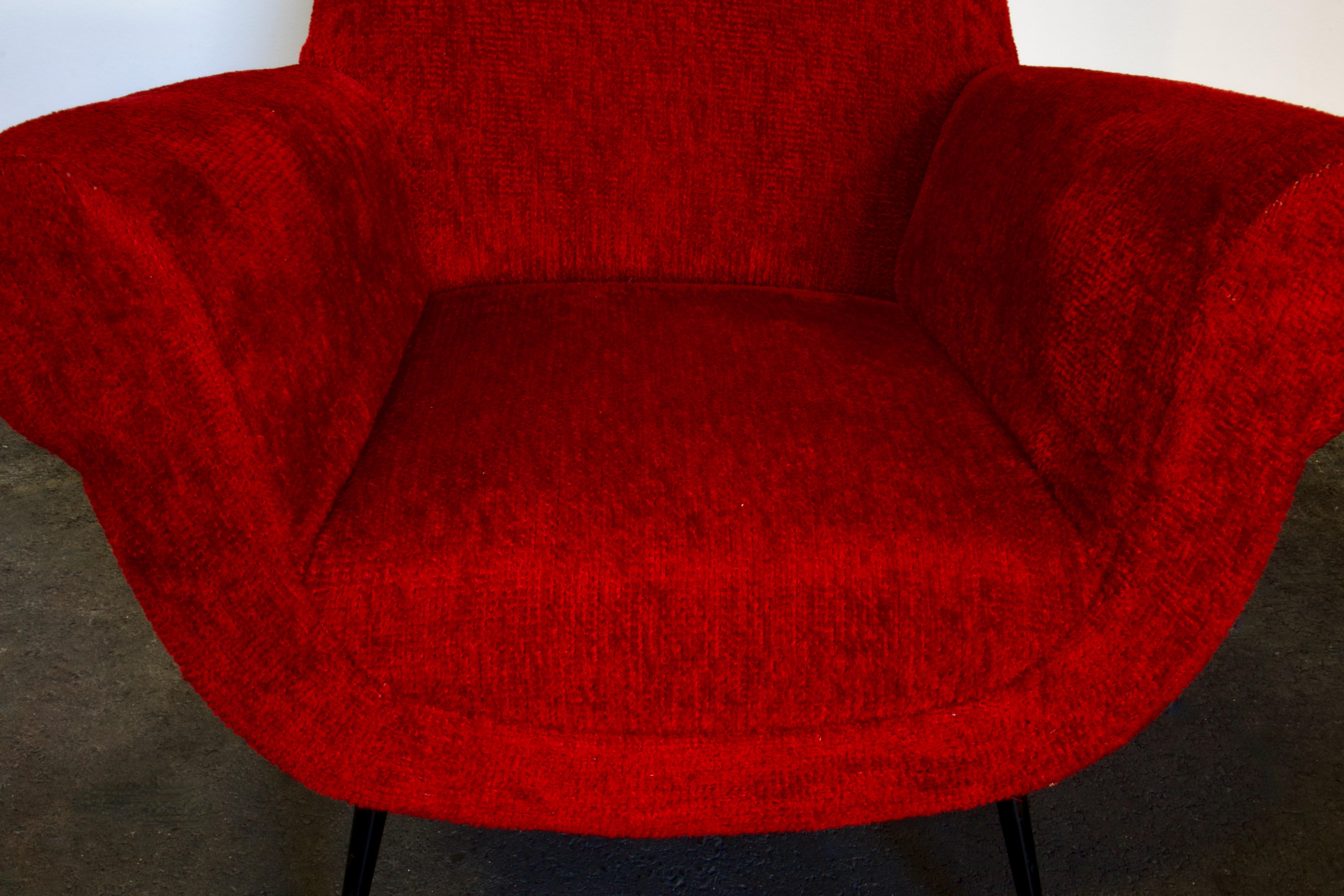 Paire de fauteuils club/salon Gigi Radice pour Minotti, Italie, années 1950, tissu rouge en vente 4
