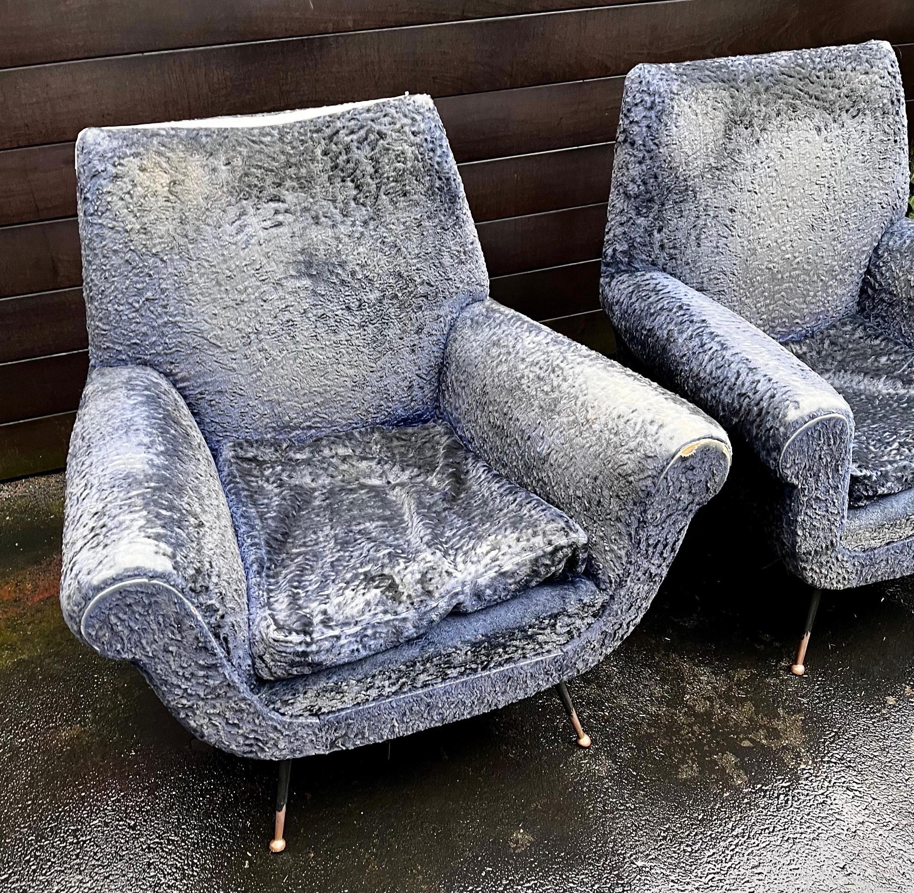 Italian Pair of Gigi Radice Club Chairs for Minotti, c. 1950 (for restoration) For Sale