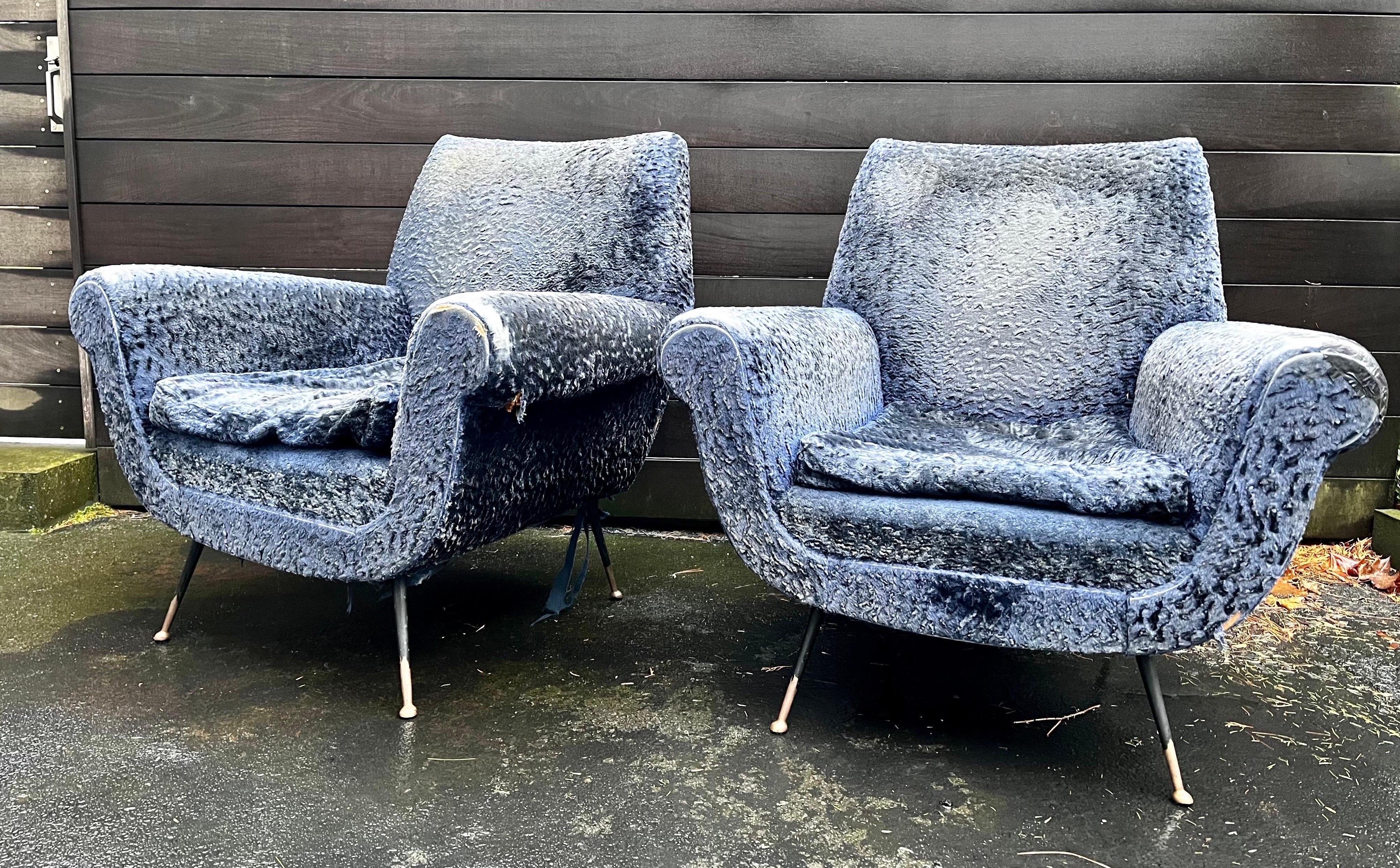 Pair of Gigi Radice Club Chairs for Minotti, c. 1950 (for restoration) For Sale 2