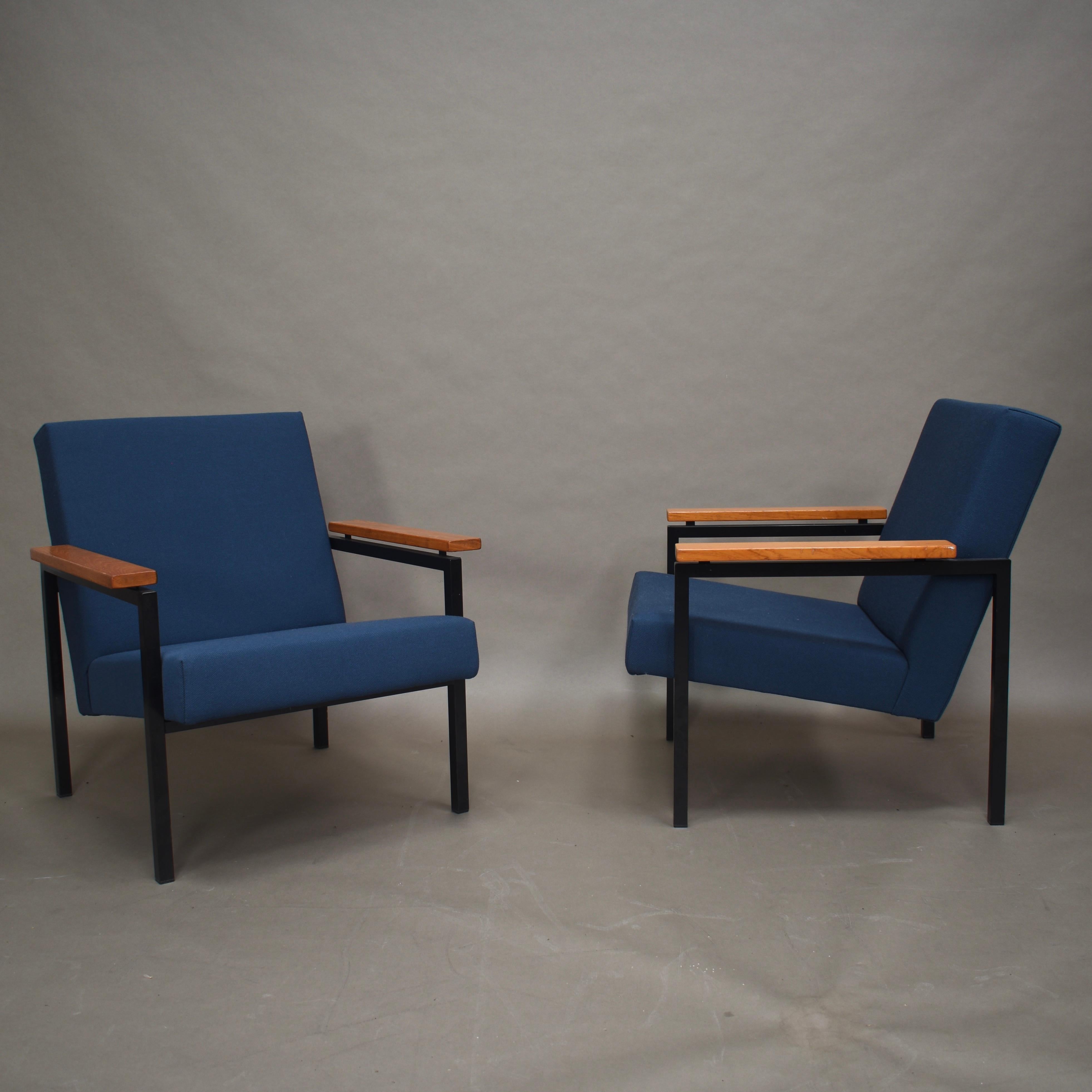 Mid-20th Century Pair of Gijs van der Sluis Chairs in New Upholstery, Netherlands, circa 1960