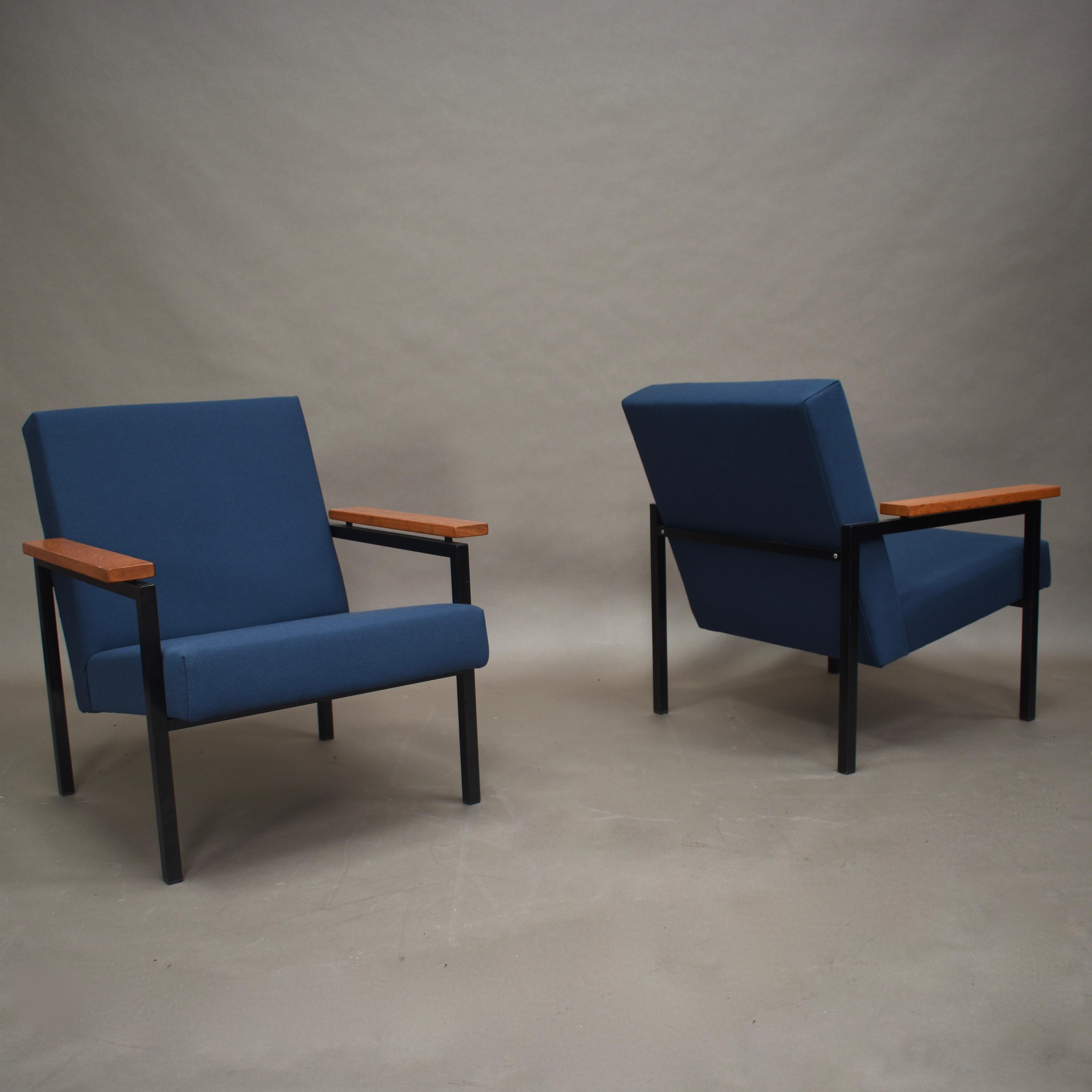 Pair of Gijs van der Sluis Chairs in New Upholstery, Netherlands, circa 1960 2