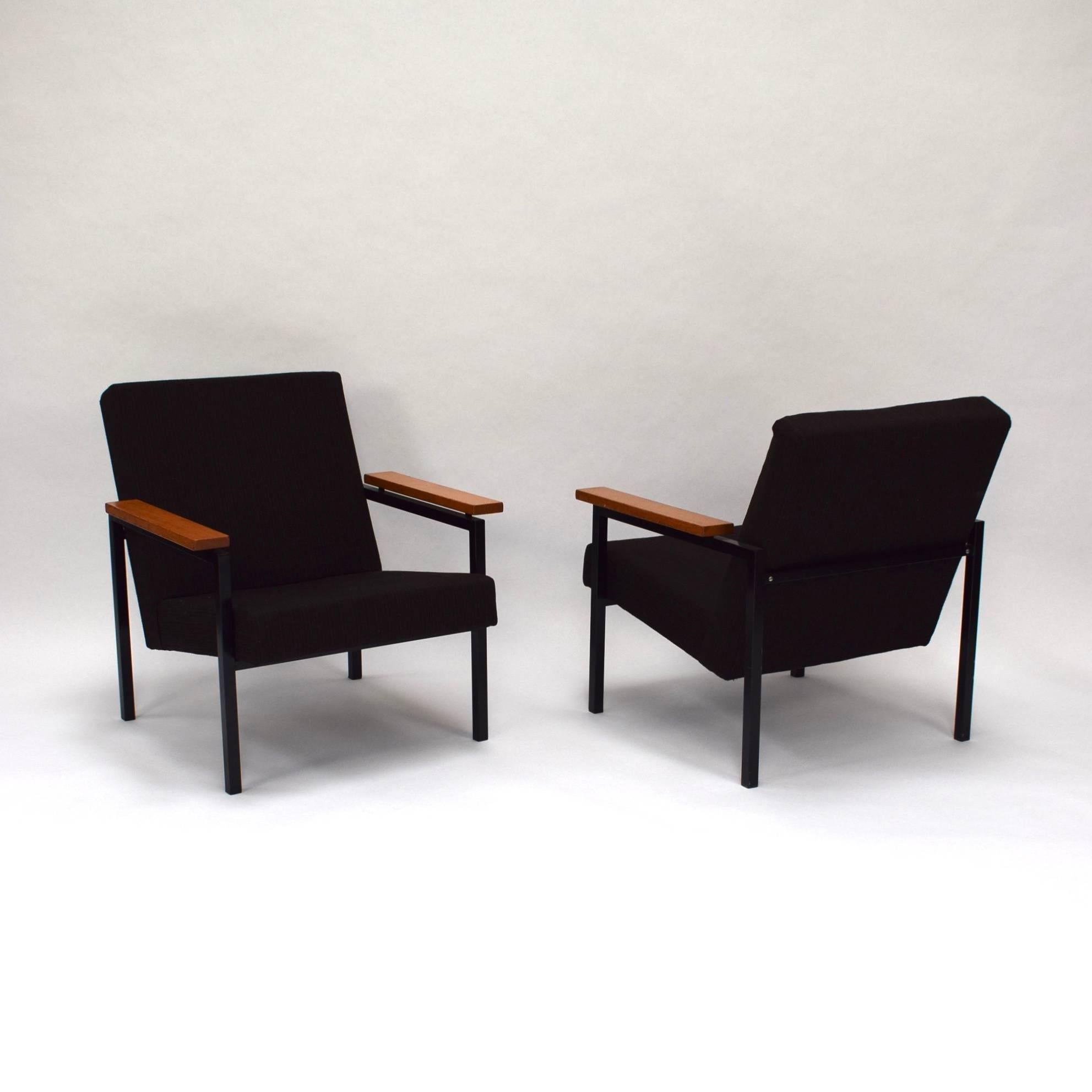 Mid-Century Modern Pair of Gijs van der Sluis Model 30 Lounge Chairs