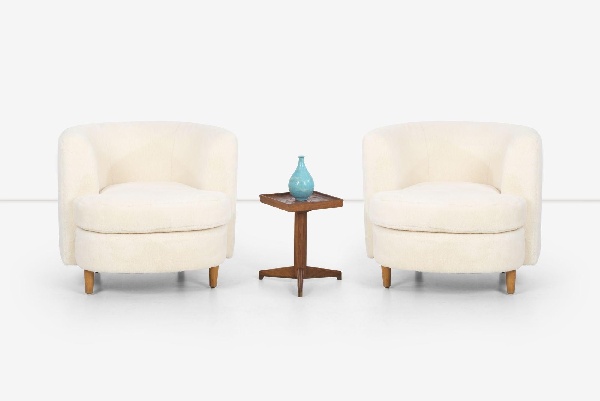 Pair of Gilbert Rohde Attributed Cloud Form Lounge Chairs 1940's 


These elegant lounge chairs are attributed to Gilbert Rohde and feature solid beech tapered legs. Each chair includes a loose cushion, recently reupholstered in luxurious Great