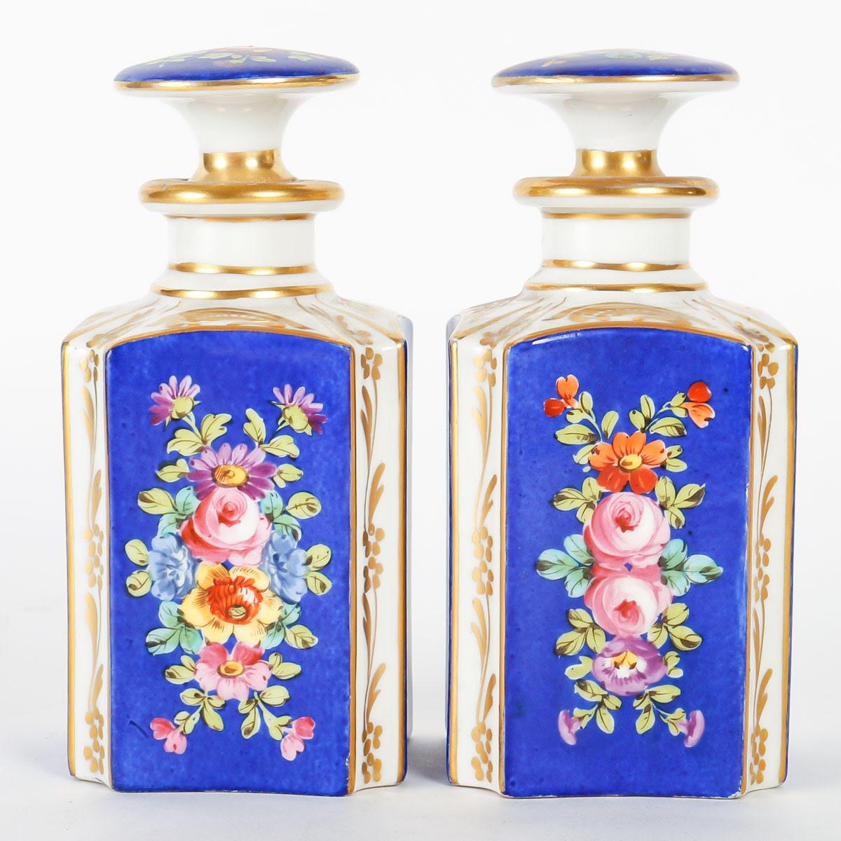 19th Century Pair of Gilded and Hand-Painted Porcelain Flasks, Napoleon III Period. For Sale