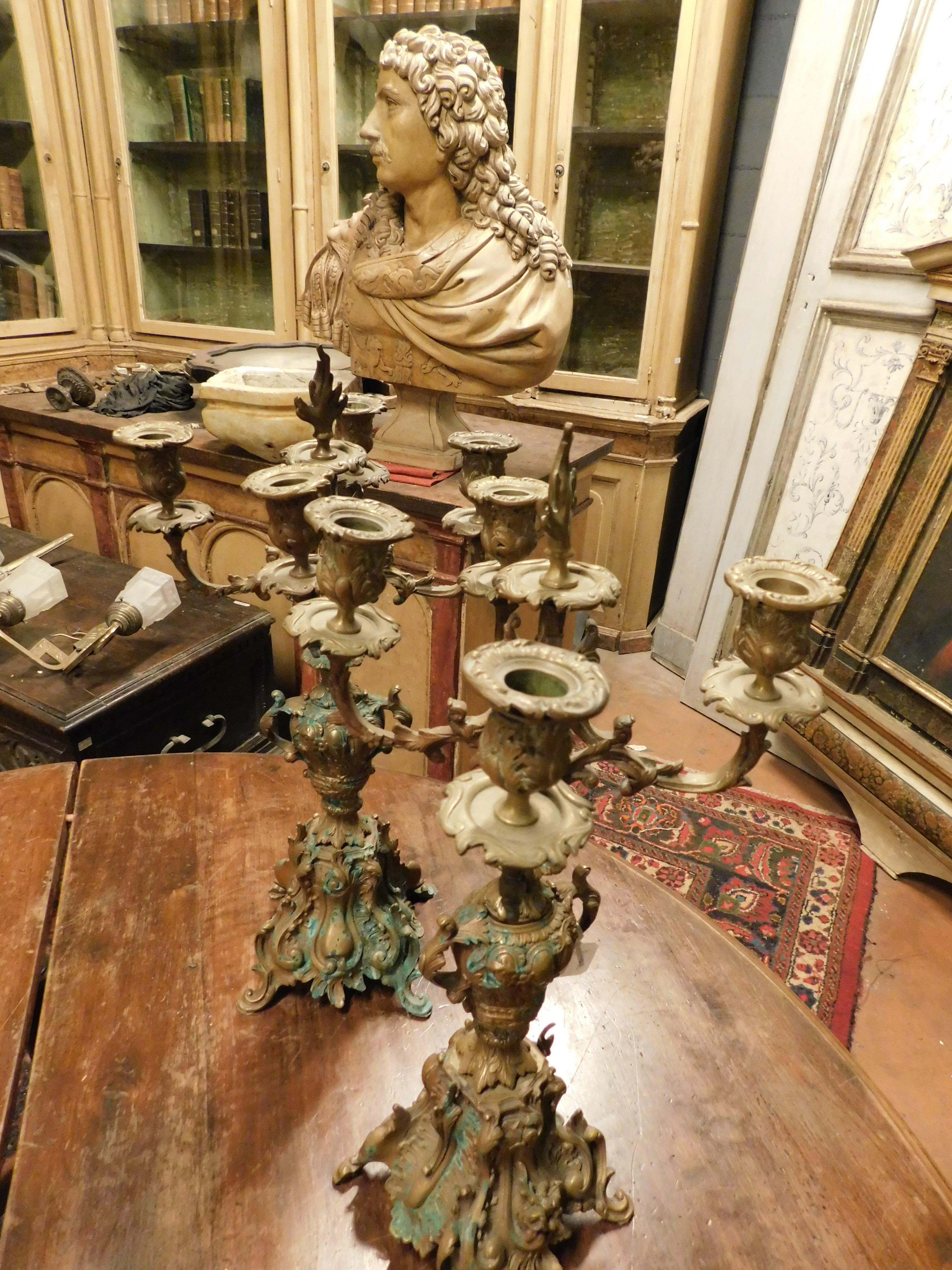 Pair of gilded and sculpted bronze candelabra, Italy For Sale 1