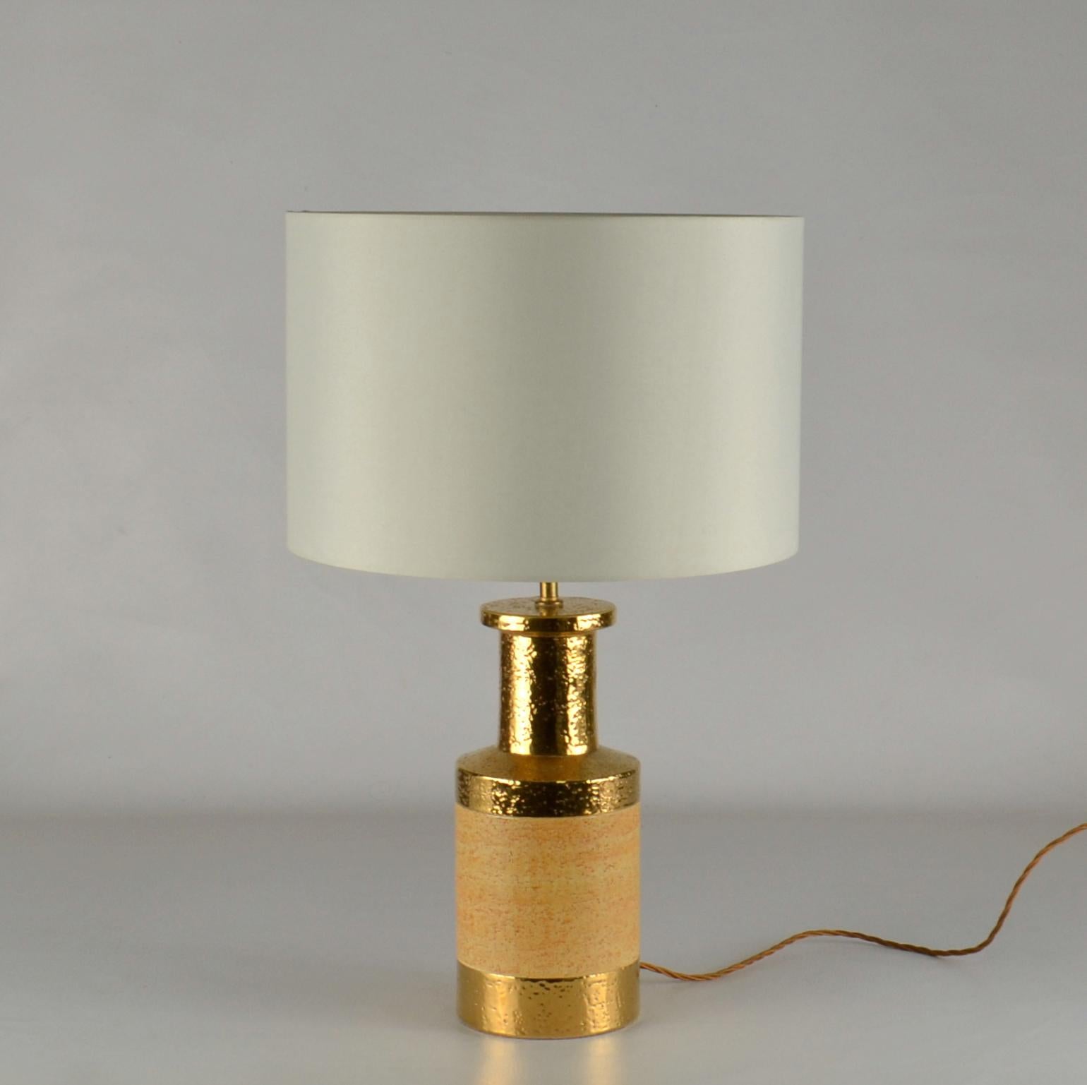 Paar Bitossi-Tischlampen aus vergoldetem Steingut aus Keramik, Italien 1970er Jahre im Angebot 1