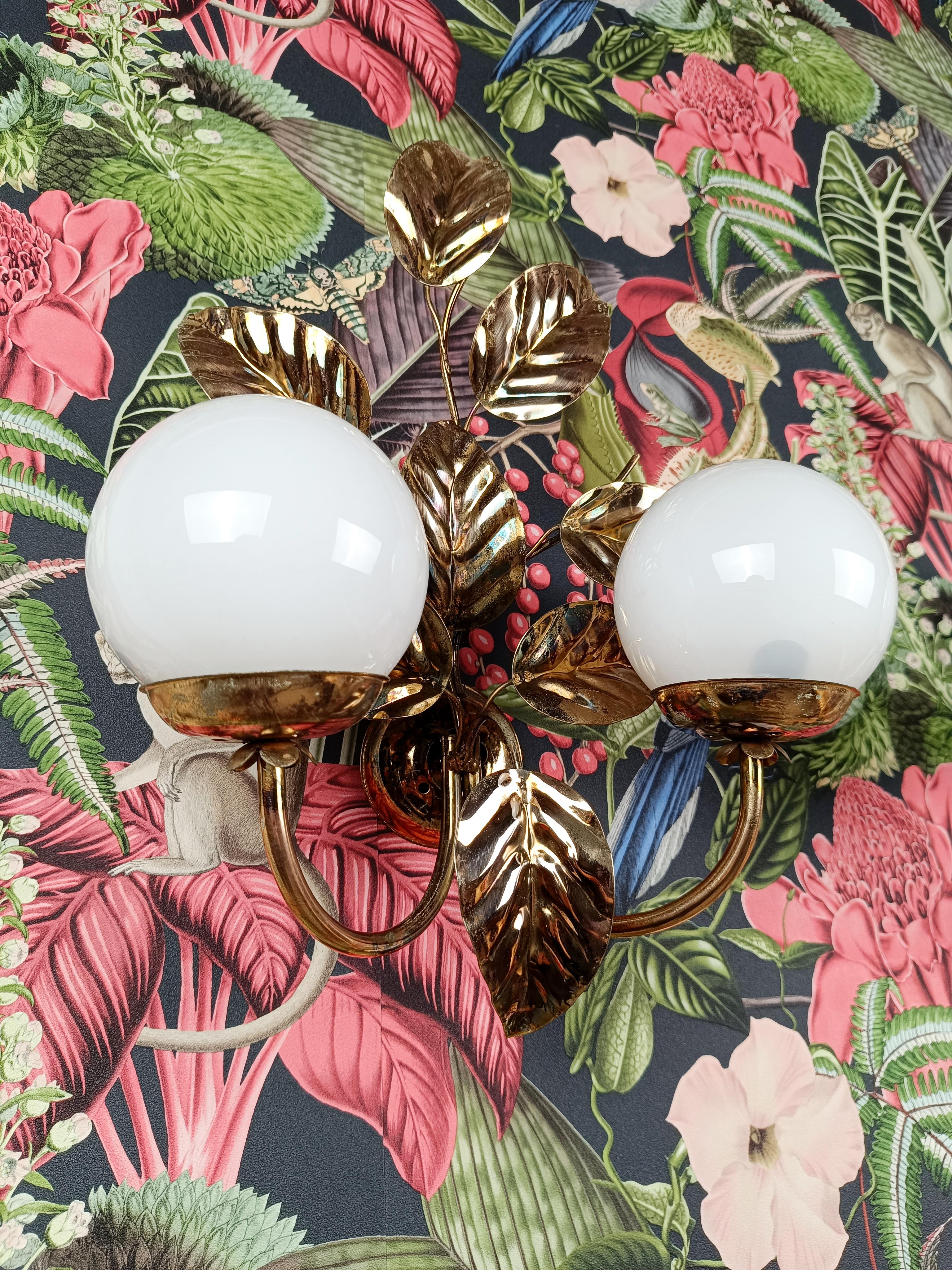 Pair of Gilded and White Opaline Wall Lights Sconces in the style of Hans Kögl  In Good Condition For Sale In Roma, IT