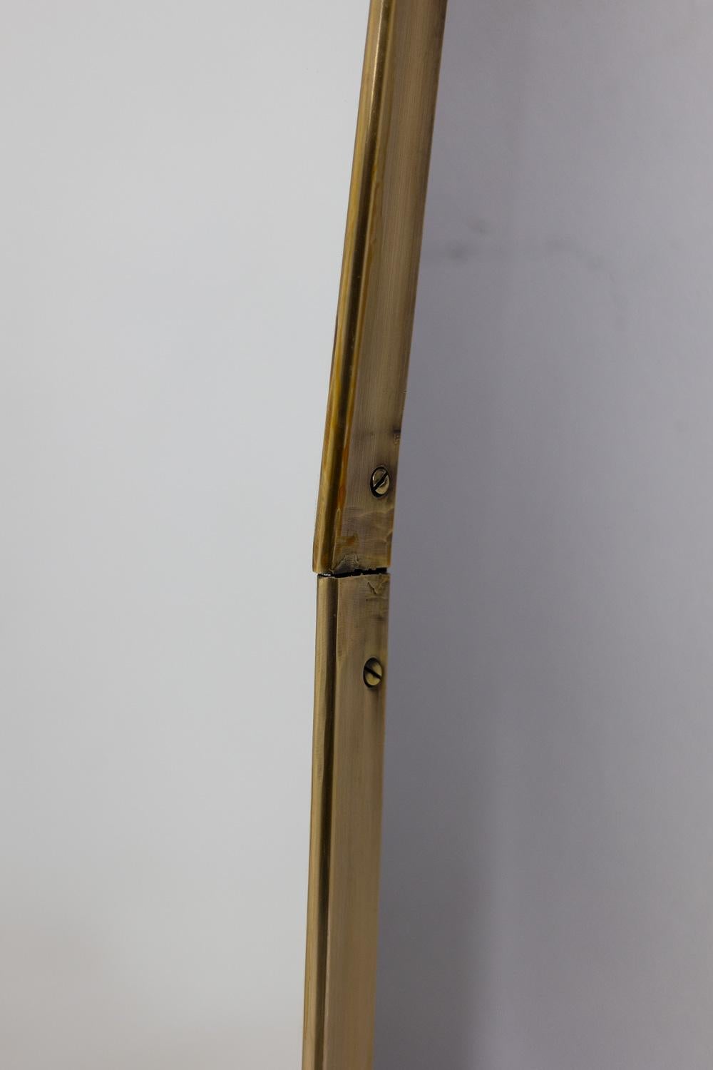 20ième siècle Paire de miroirs en laiton doré. Circa 1970. en vente