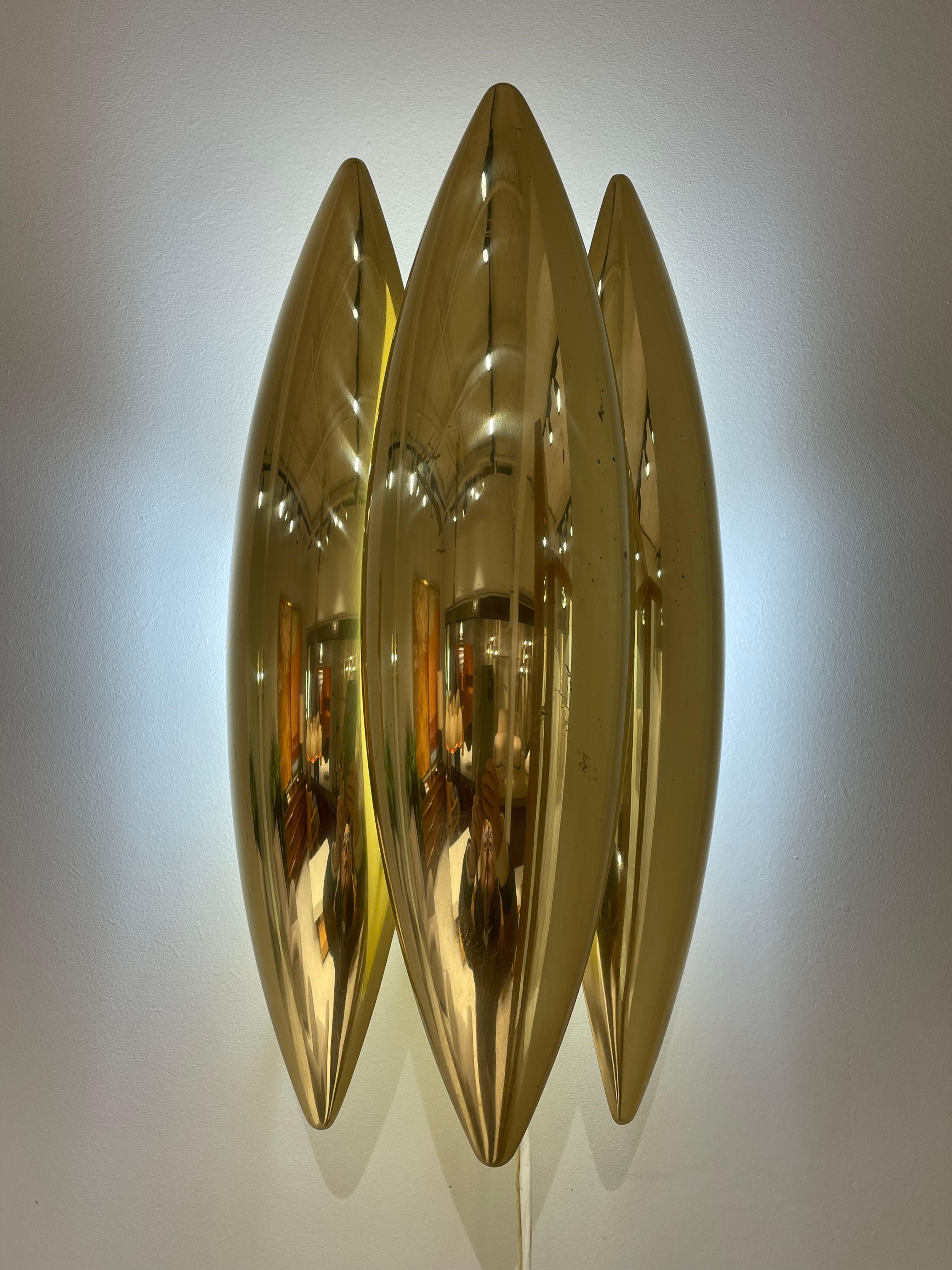 Pair of gilded brass sconces In Good Condition For Sale In SAINT-OUEN-SUR-SEINE, FR