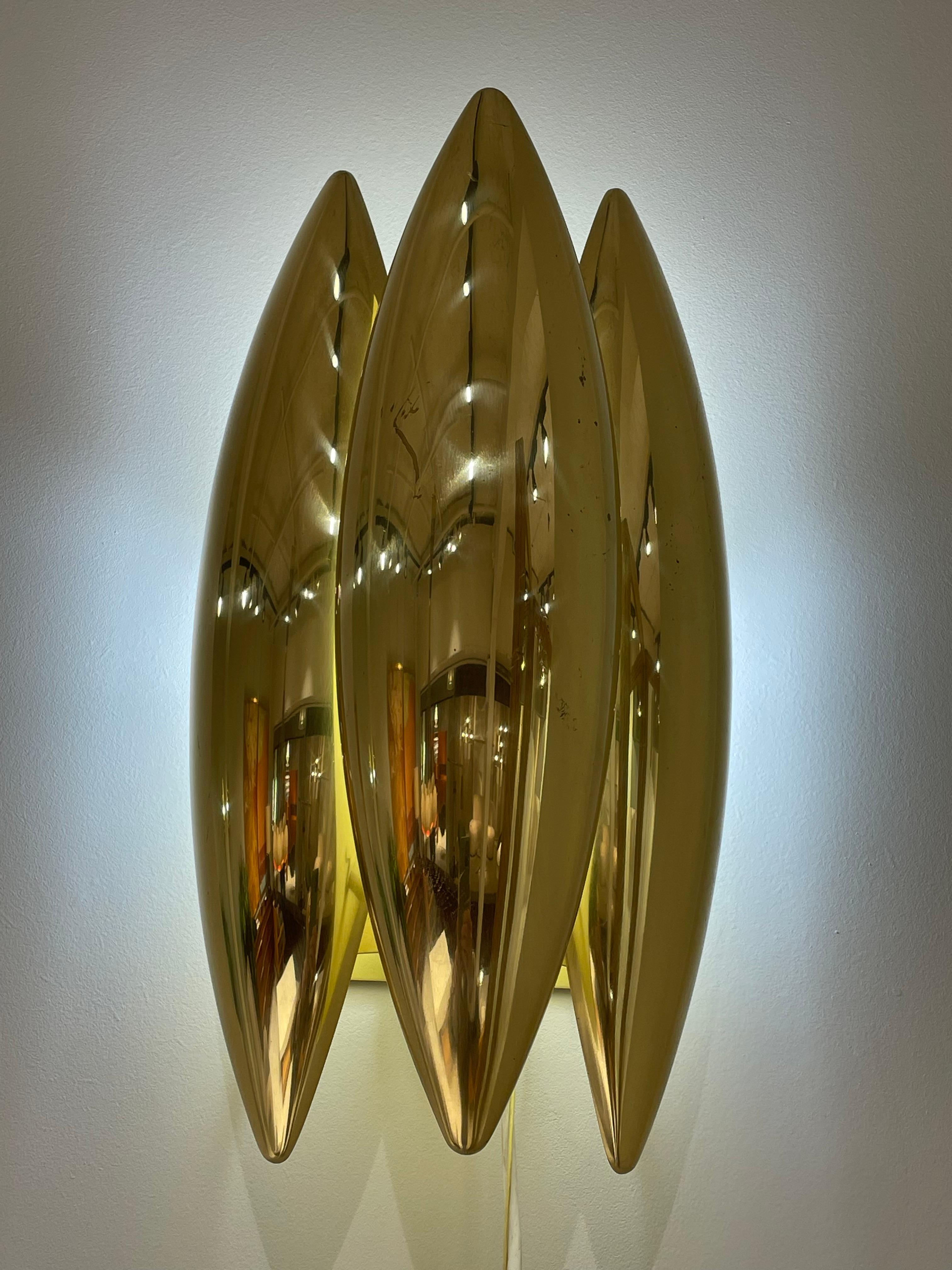 20th Century Pair of gilded brass sconces For Sale