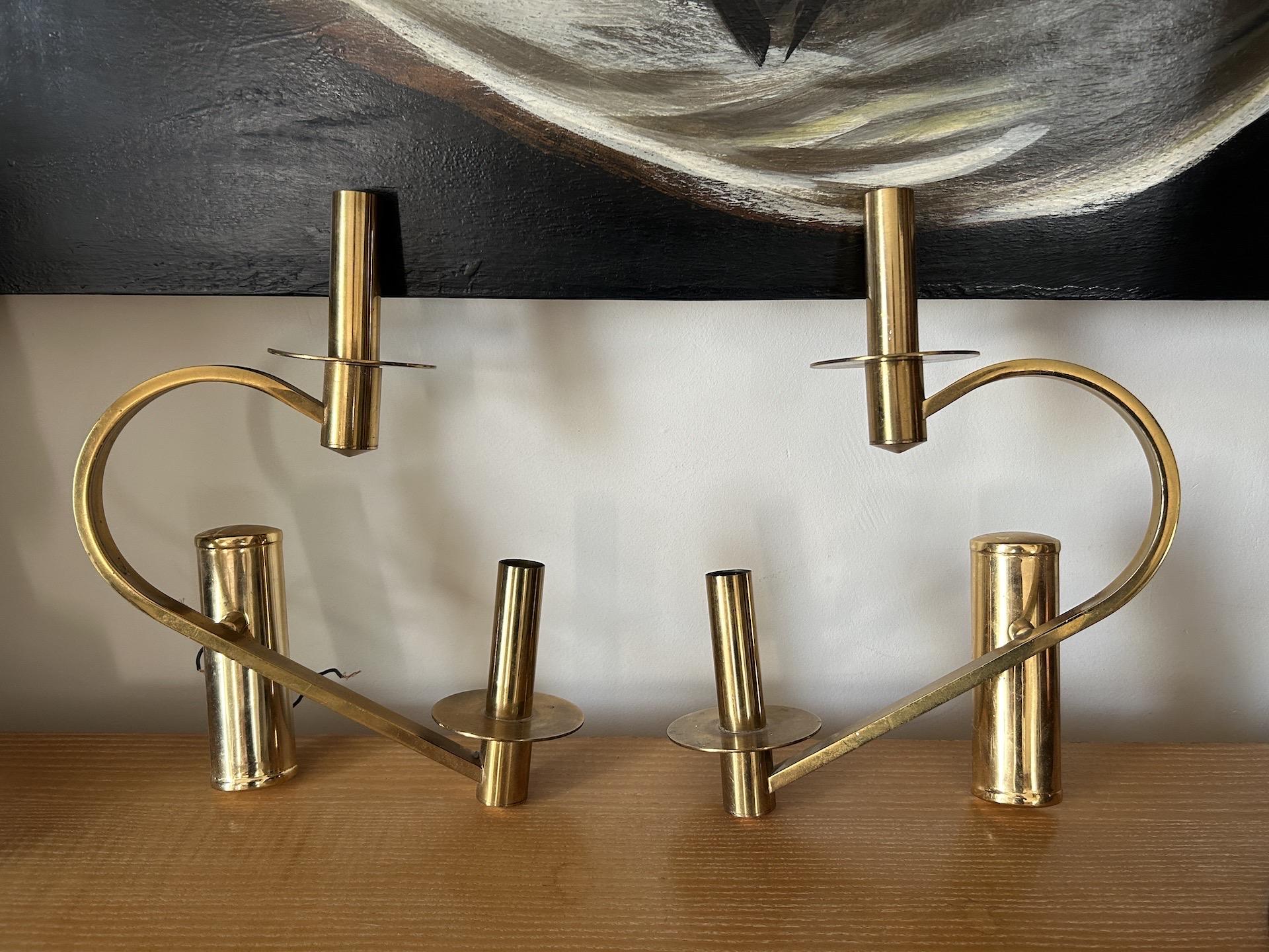 Pair of gilded brass sconces in the style of Gaetano Sciolari 1970 that can form a heart. 2 lights on each sconce. Wiring in good condition. 