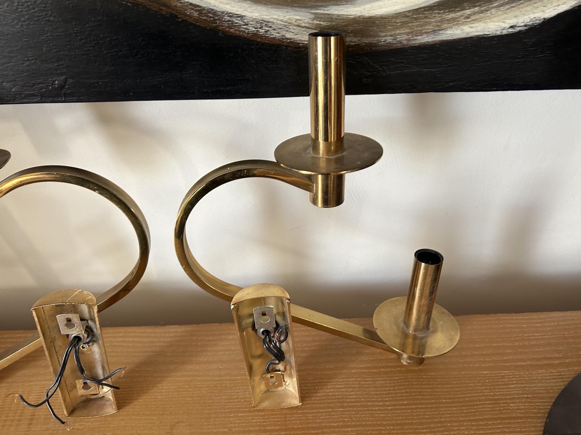 Pair of gilded brass sconces in the style of Gaetano Sciolari 1970 In Good Condition For Sale In Saint Rémy de Provence, FR