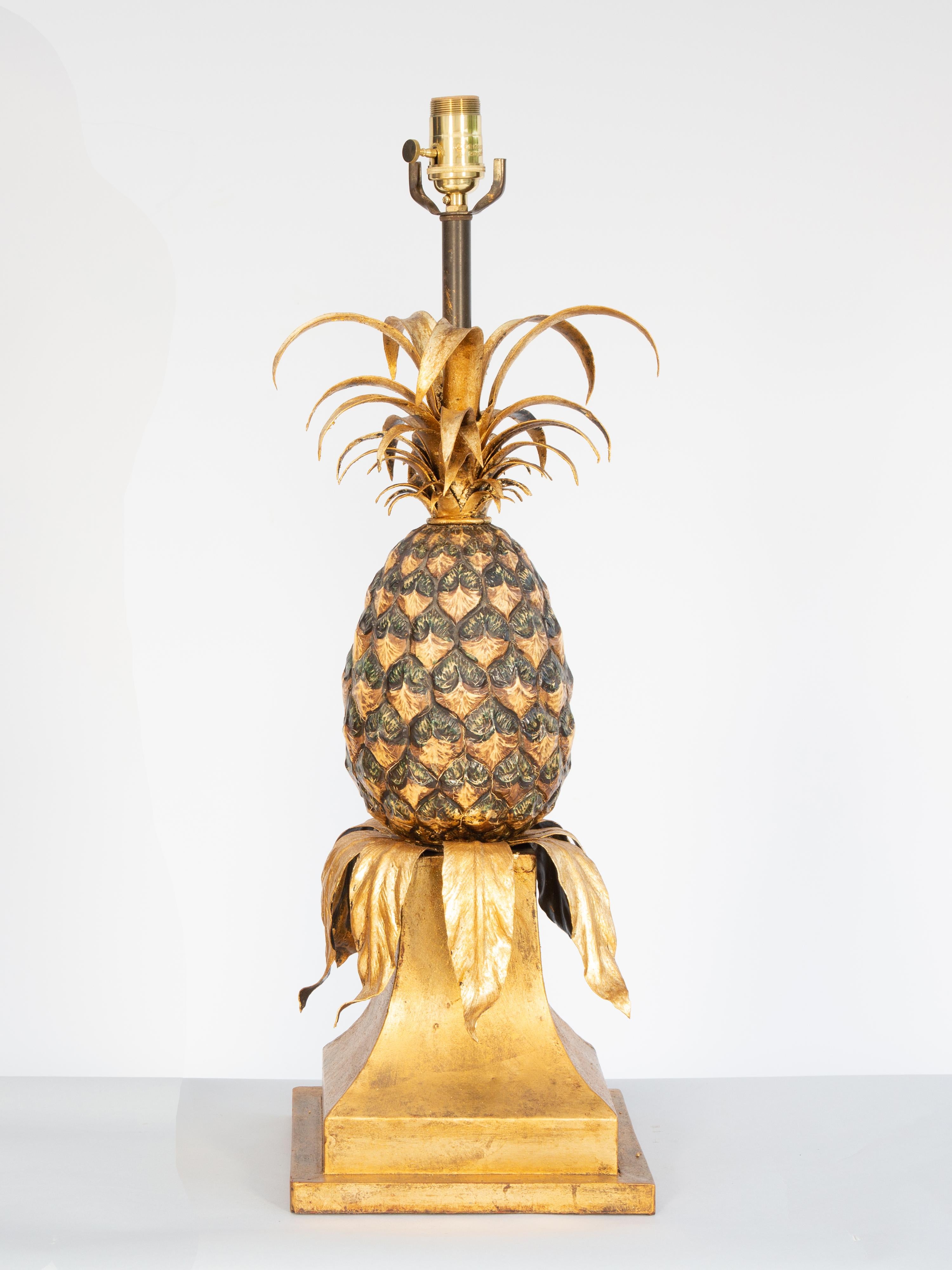 Pair of Gilded Bronze and Tole Pineapple Lamps by Warren Kessler In Good Condition For Sale In West Palm Beach, FL
