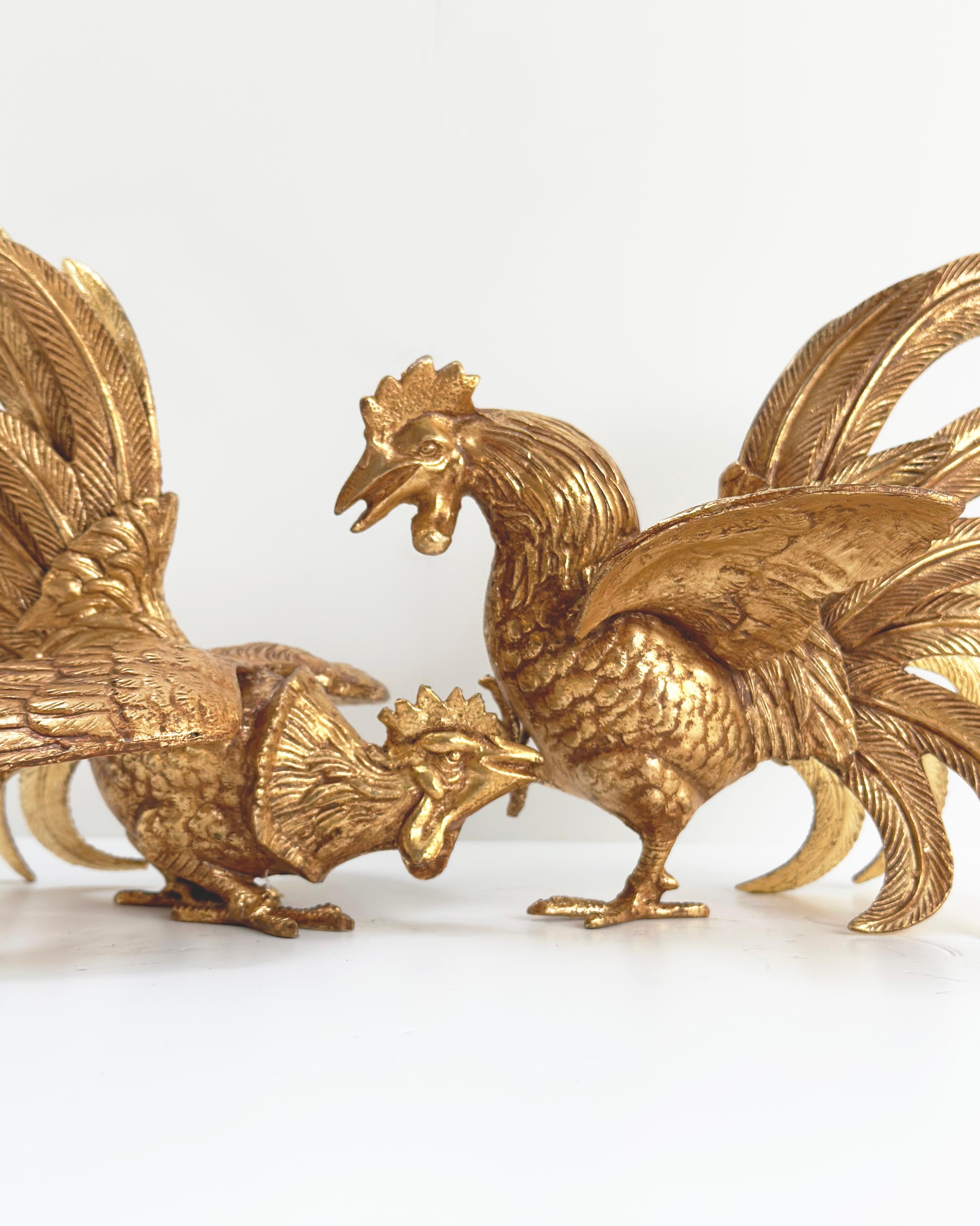 Japonisme Cockerelles de combat dorées du milieu du siècle dernier, fabriquées au Japon  en vente