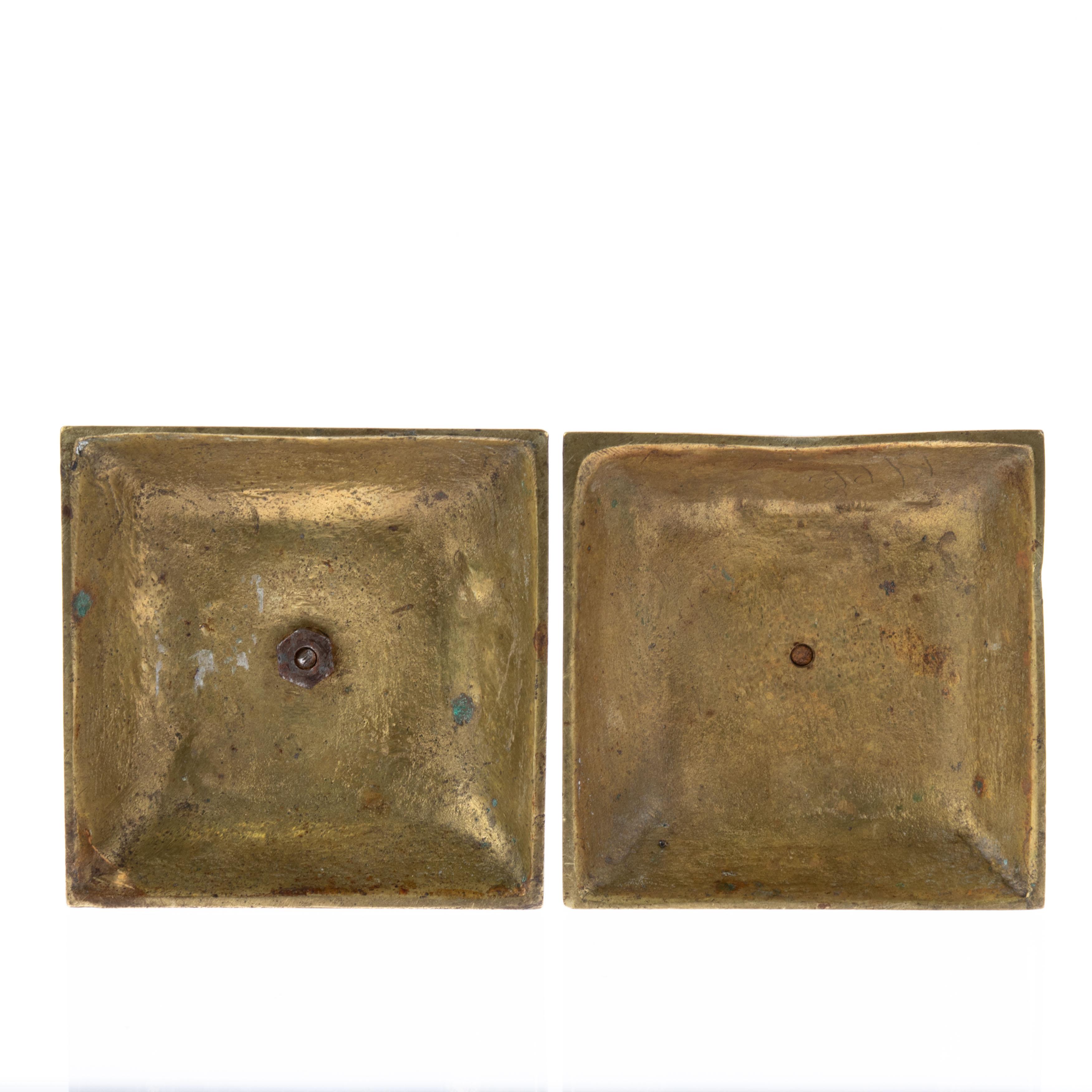 Coppia di candelieri in bronzo dorato e marmo rosso del XIX secolo in vendita 2