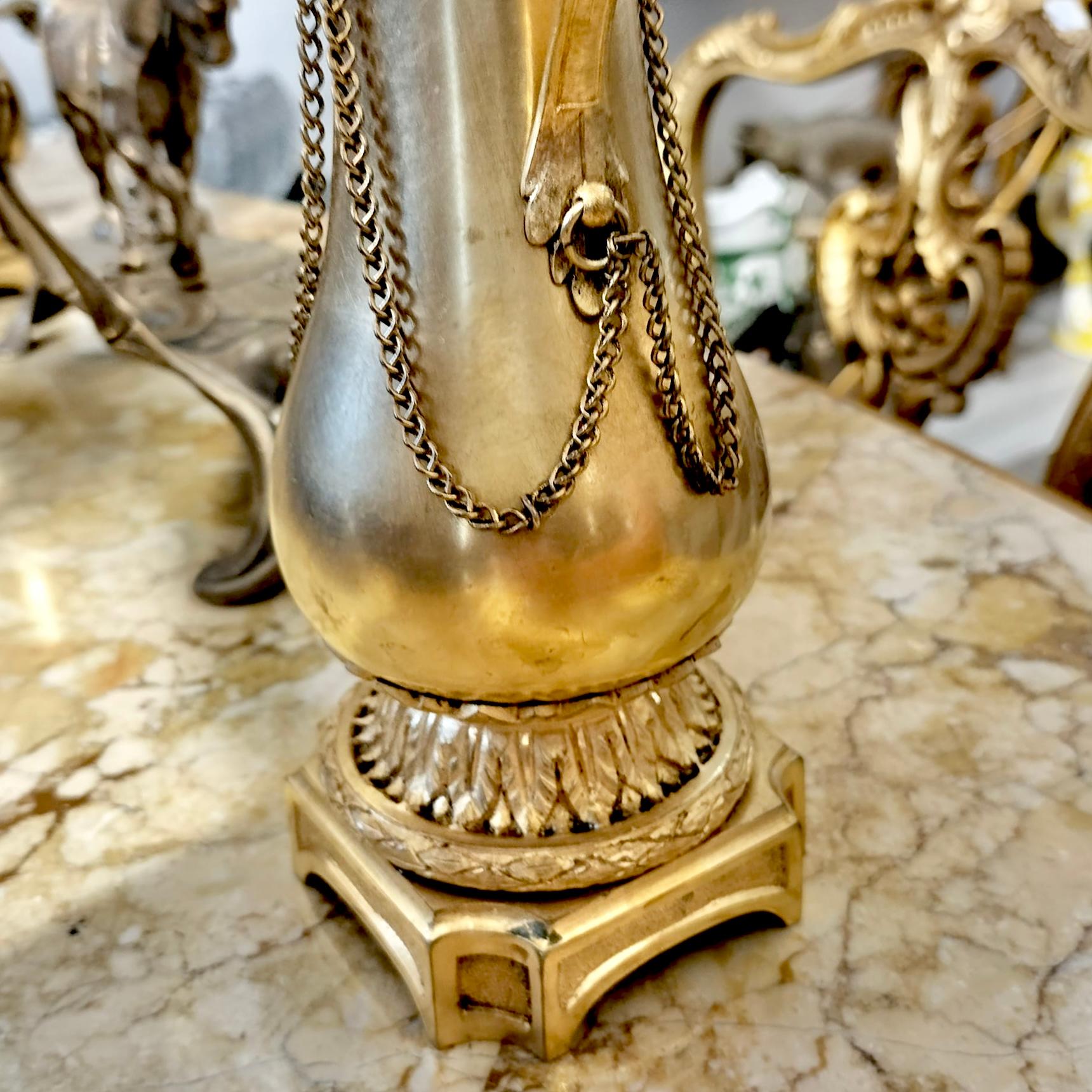 Pair of Gilded Candlesticks with Floral Pattern from Louis XVI (1774-1792) For Sale 1