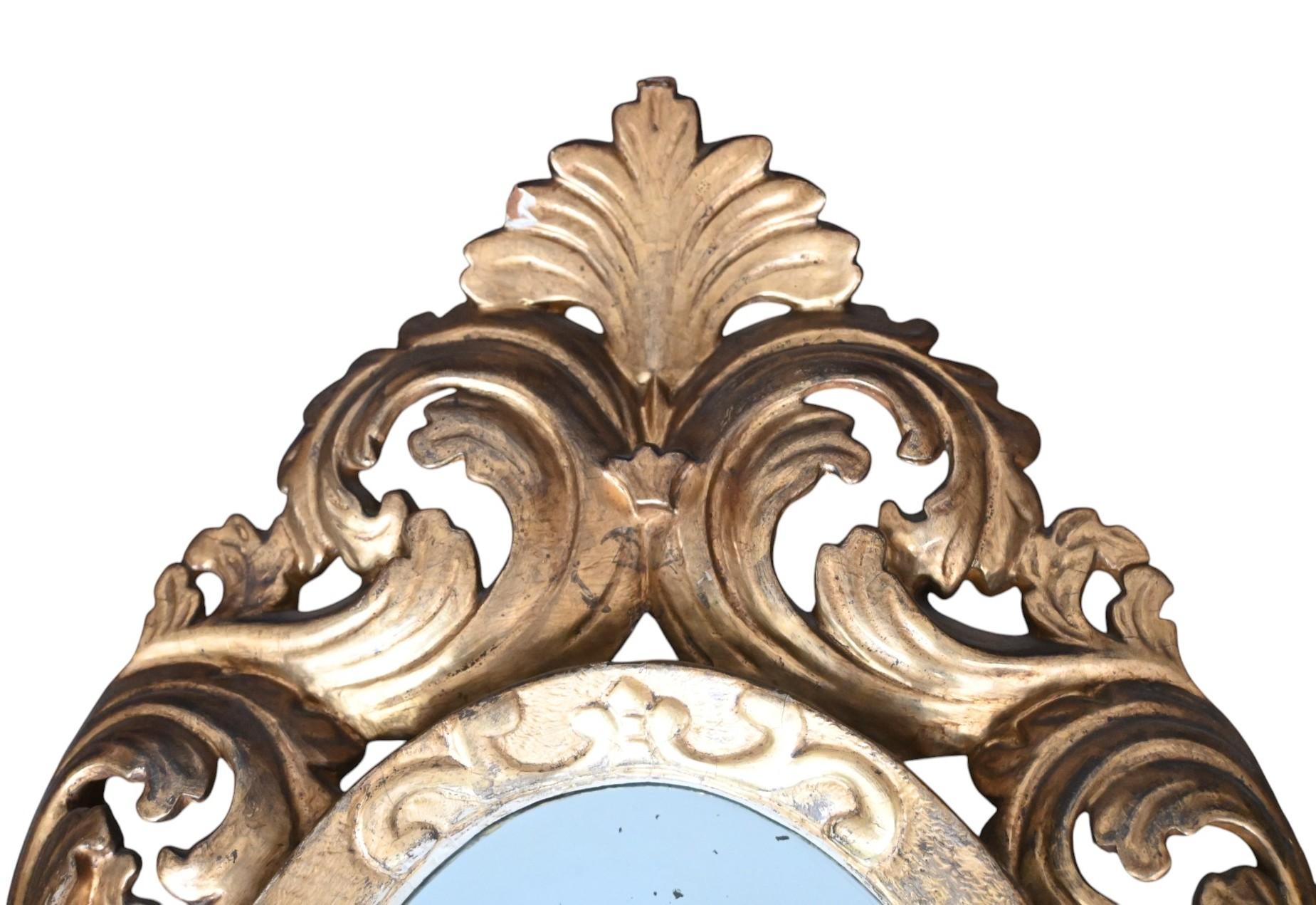 Coppia di specchi/appliques in legno intagliato e dorato del XIX secolo.
Doratura originale.
Altezza 59 cm, larghezza 33 cm.