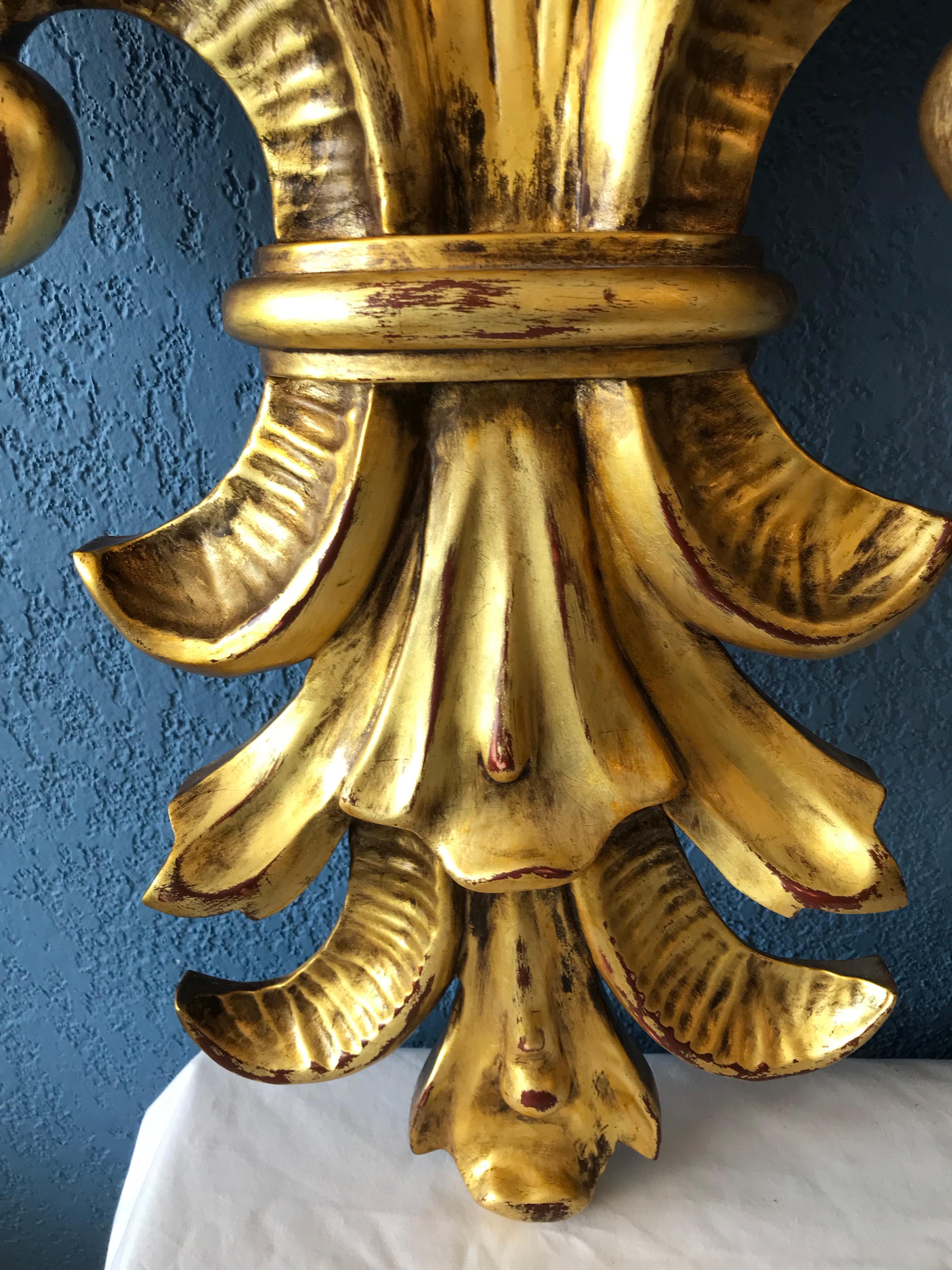 Pair of Gilded Carved Wood Wall Mount Fleur De Lis In Good Condition In West Palm Beach, FL