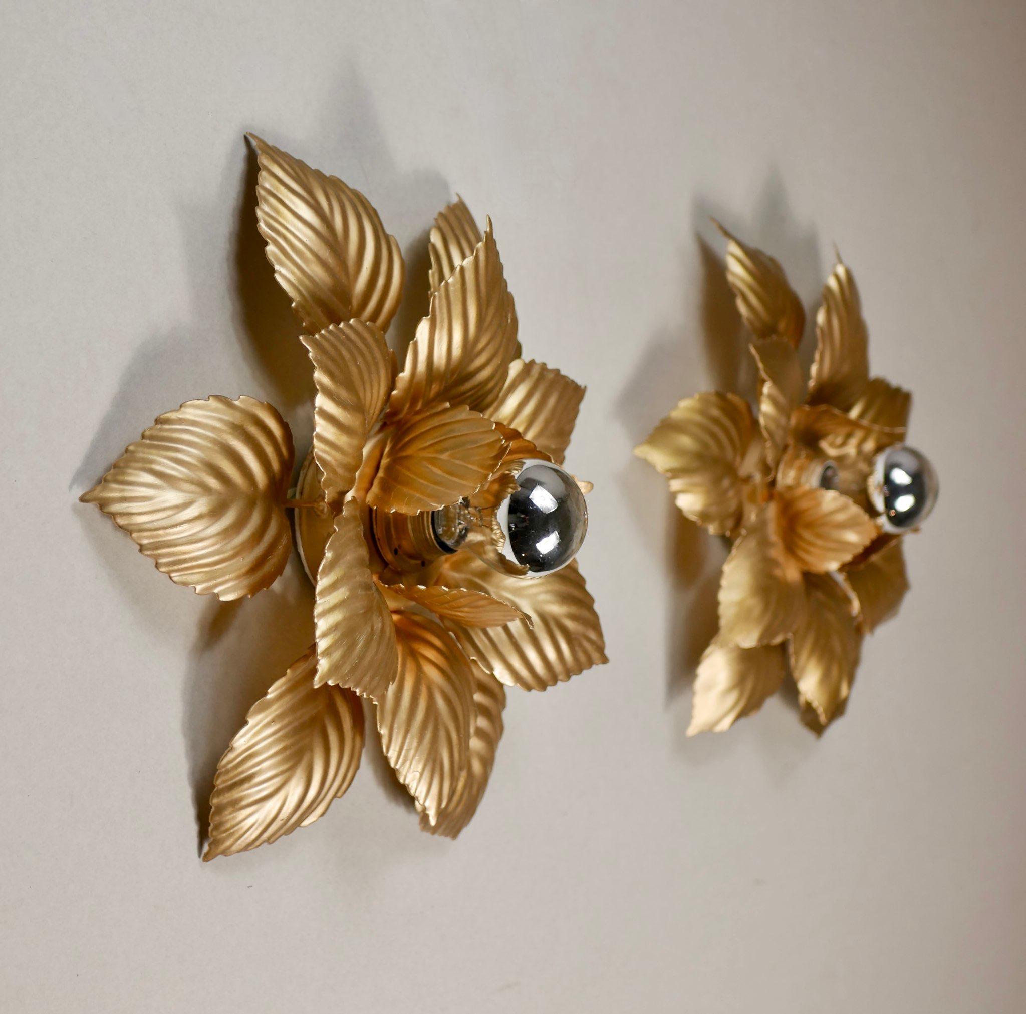 Italian Pair of gilded floral sconces by Masca, 1980s For Sale